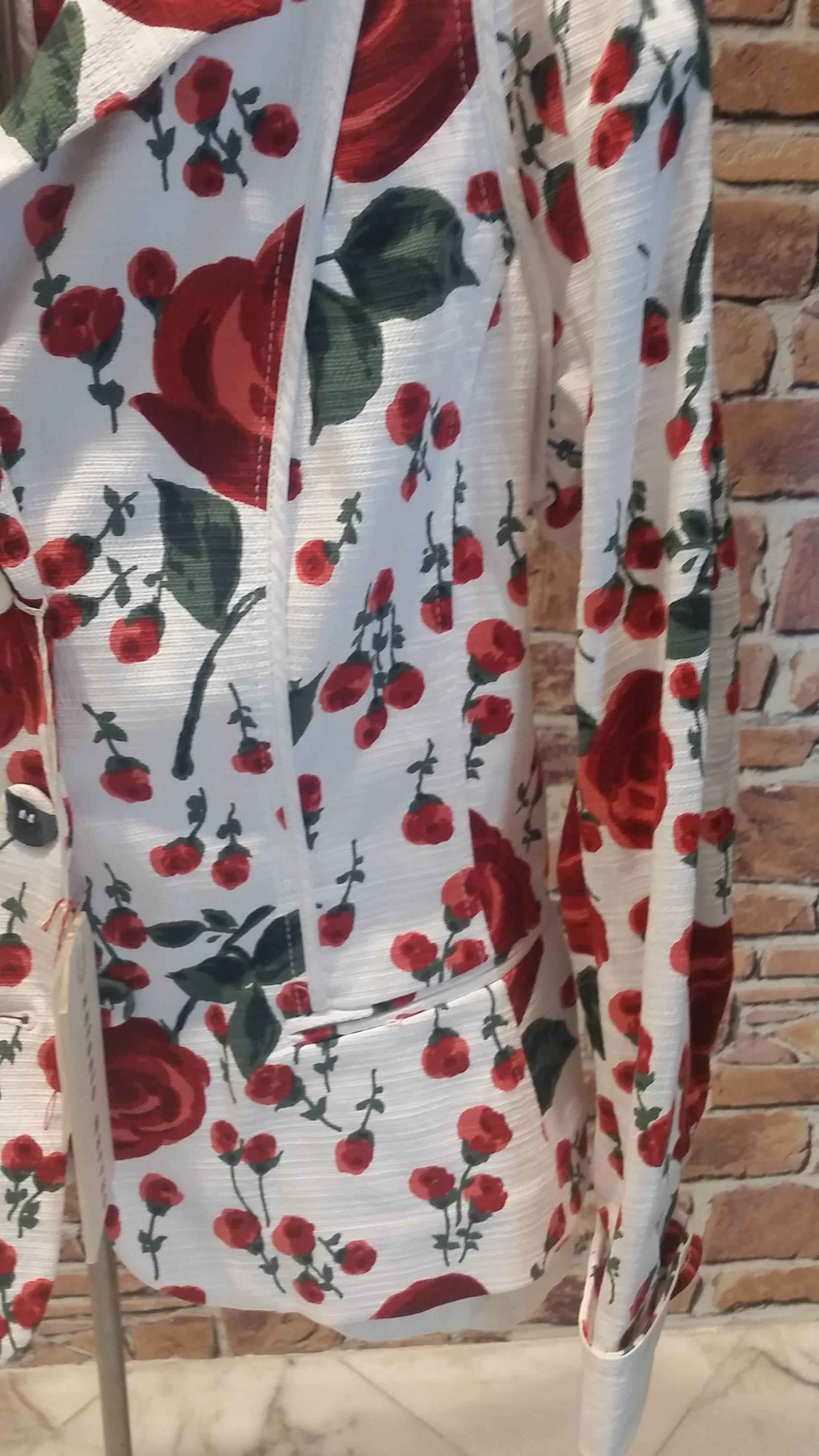 1990s Antonio Marras white with red roses jacket 
Still with tags 
Italian size range is 46 but it fits small
Composition:
98% cotton
2% elastane