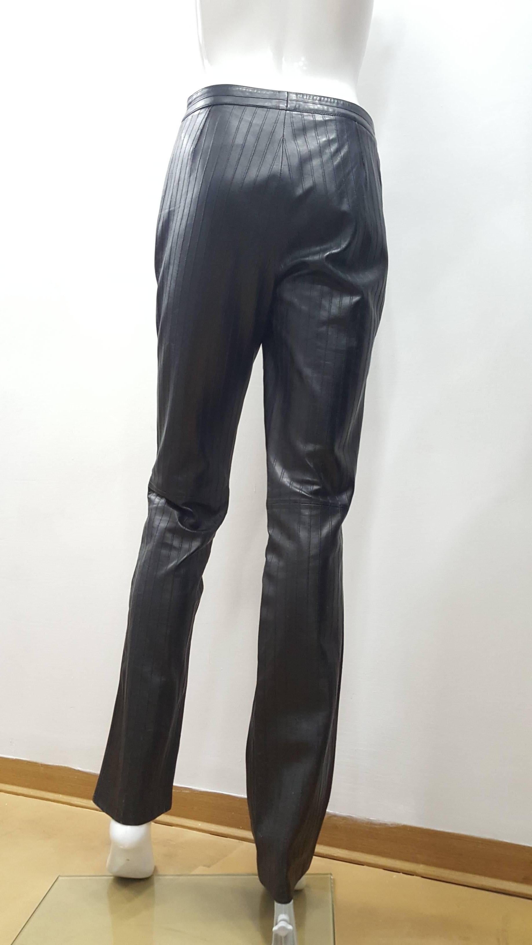 1990s Gucci Iconic Must Have black leather trousers by Tom Ford
in italian size range 42
Totally made with extra smoothy leather 
Lining is totally made in cupro (silk)