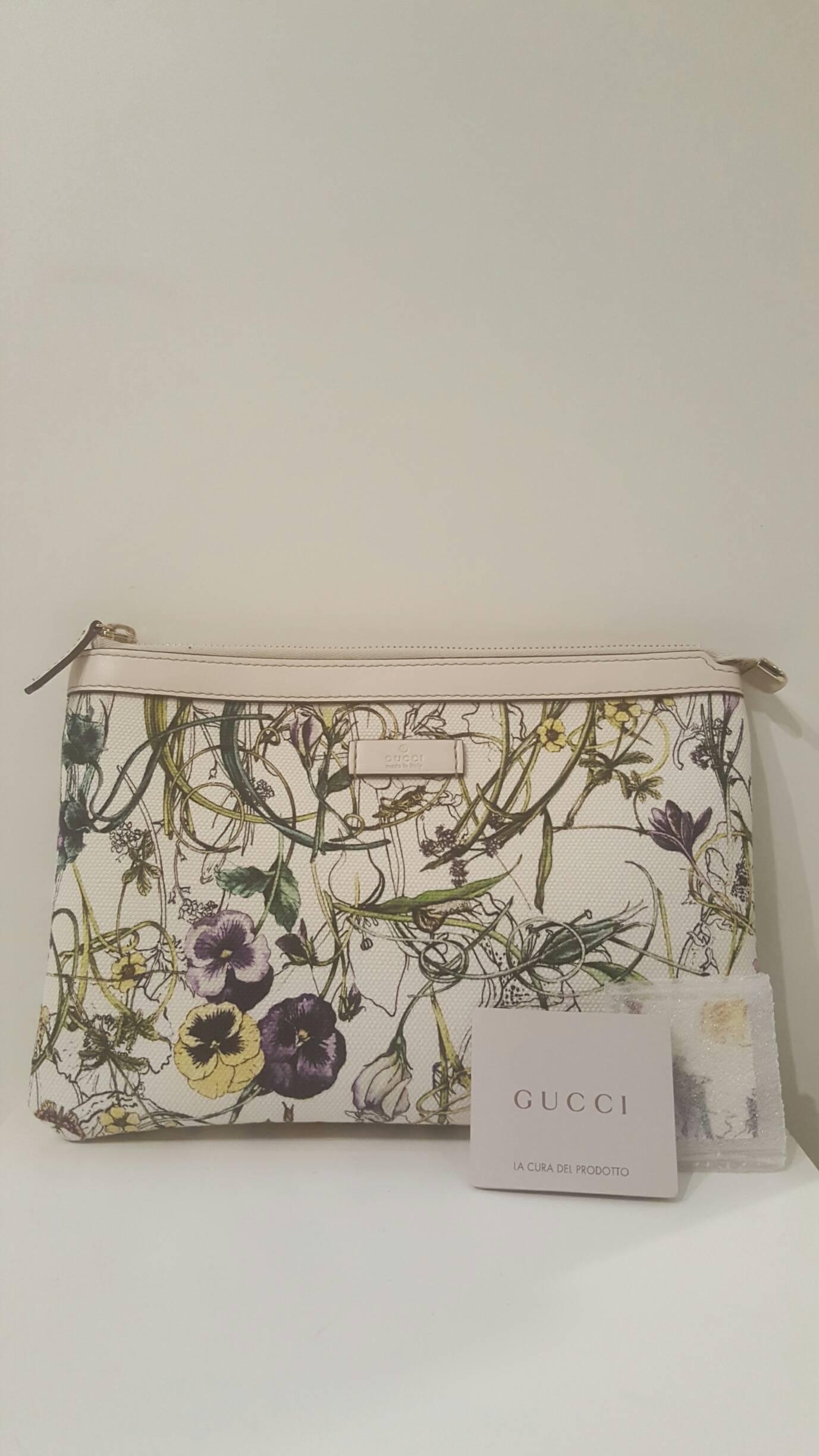 2000s Gucci Flora white pochette Never used still with tags and dust bag