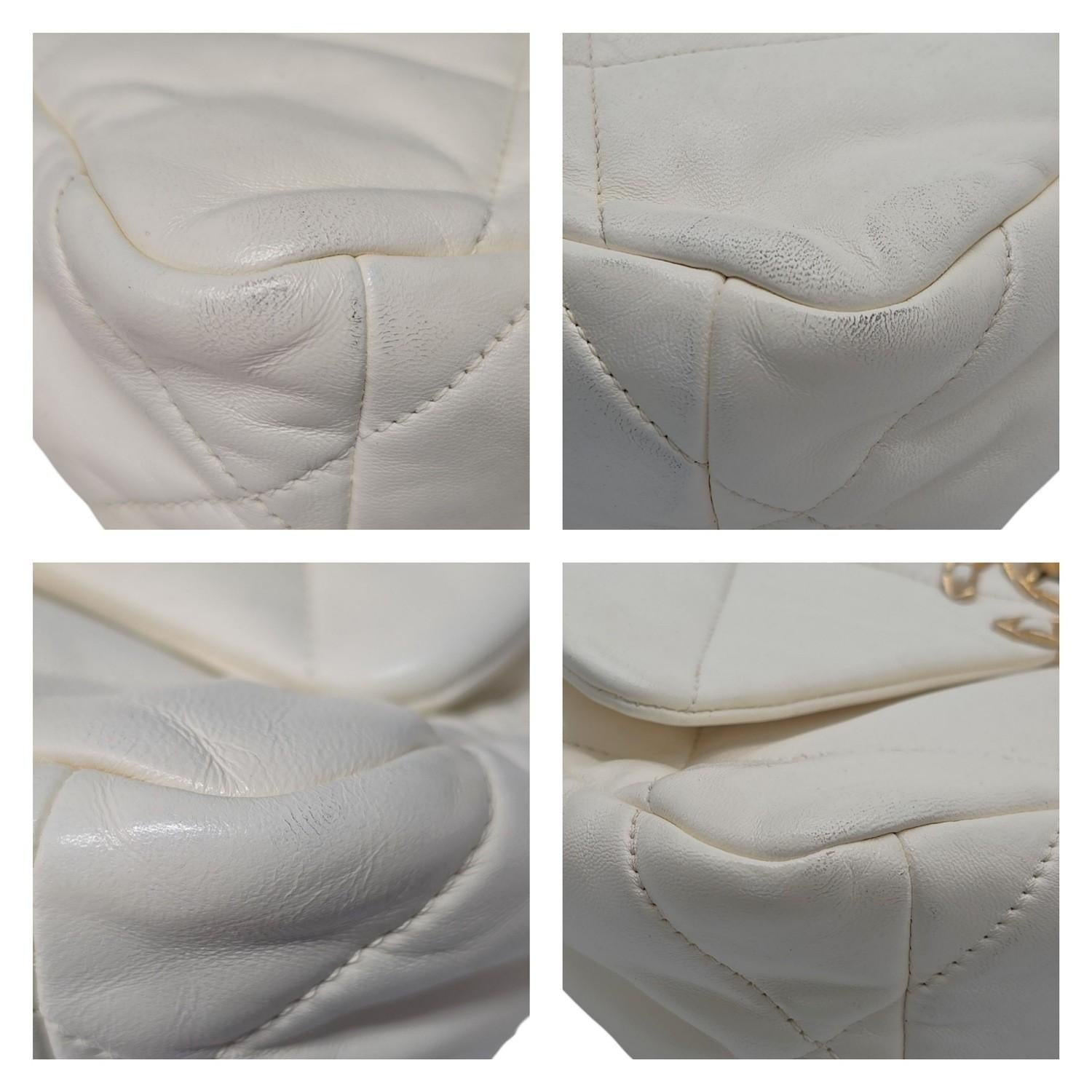 Chanel 19 Lambskin Quilted Medium Flap Bag Blanc en vente 6