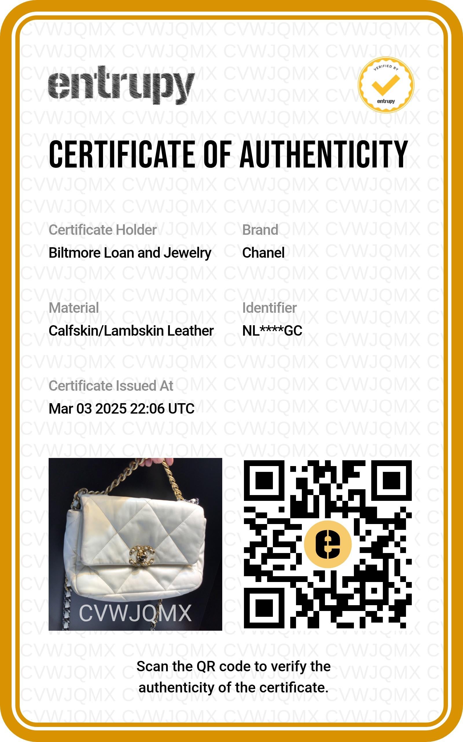 Chanel 19 Lambskin Quilted Medium Flap Bag Blanc en vente 9