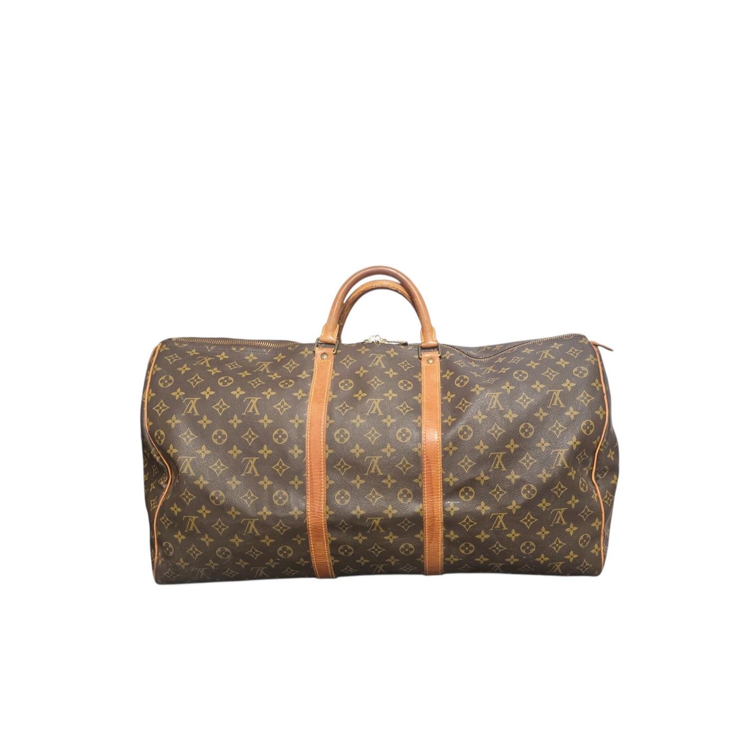 Louis Vuitton Vintage Monogram Keepall 60

Ce Keepall 60 est plus qu'un simple sac, c'est un morceau d'histoire de la mode, prêt à vous accompagner dans de nombreux voyages. Son charme vintage et son caractère authentique en font un ajout unique et