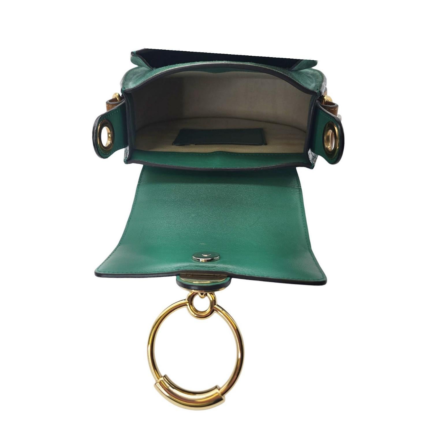 Chloe Borsa a tracolla Tess piccola in rilievo con coccodrillo Greene & Greene in vendita 2