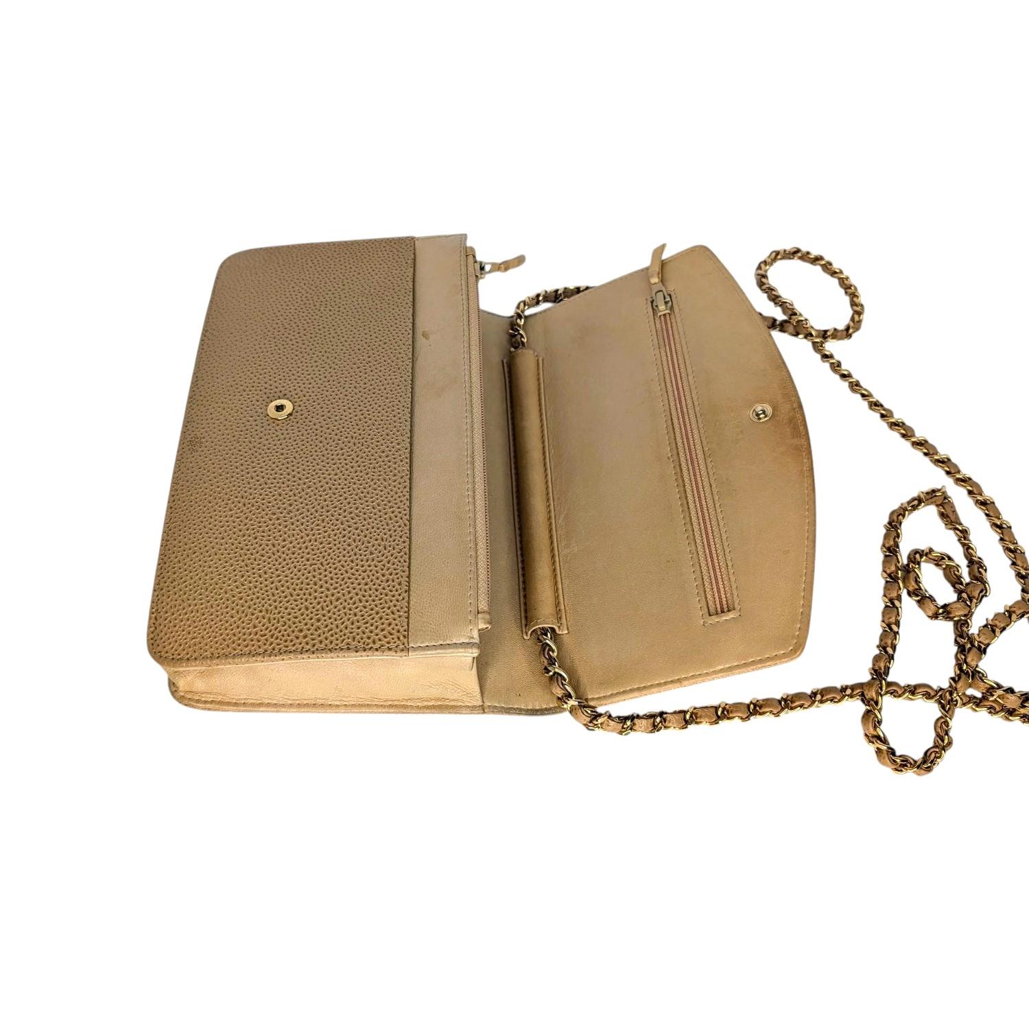 Chanel Vintage Beige Caviar Timeless Wallet On Chain WOC en vente 1