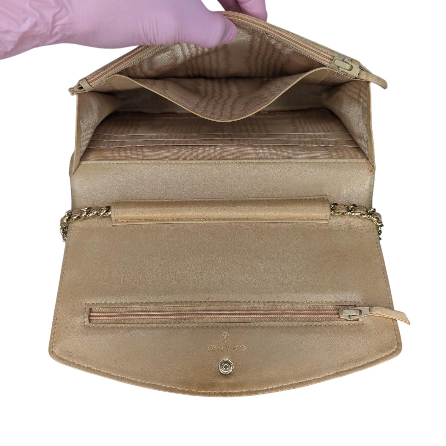 Chanel Vintage Beige Caviar Timeless Wallet On Chain WOC en vente 3