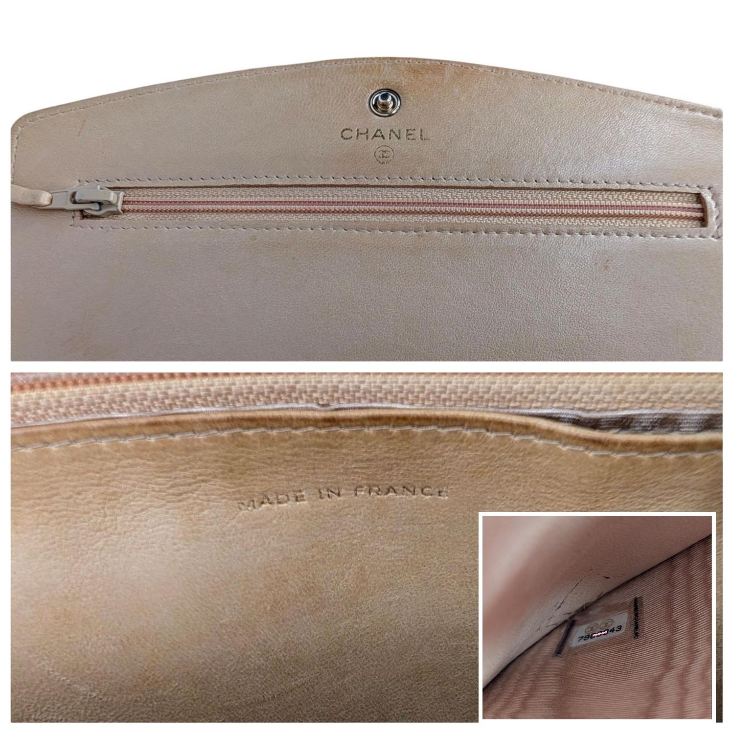 Chanel Vintage Beige Caviar Timeless Wallet On Chain WOC en vente 5