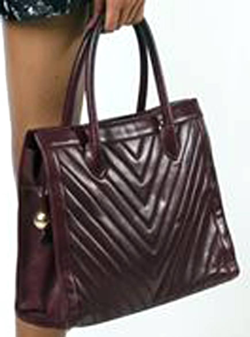 Chanel Bordeaux Lamb Skin Tote Bag In Excellent Condition In Paris, FR