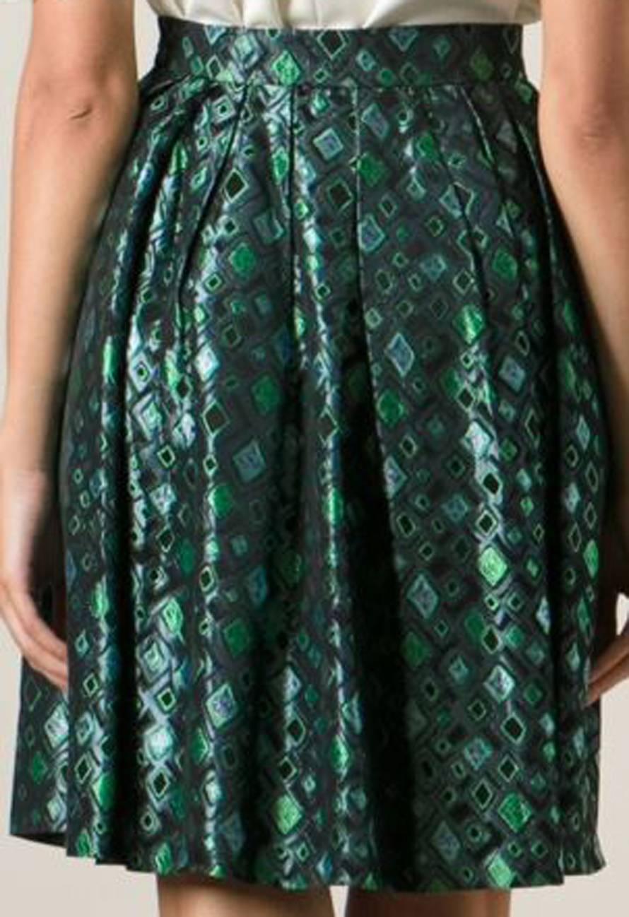 Green brocard 1993s Saint Laurent skirt featuring a waistband, a concealed fastening, a pleated design and a mid-length. (52%acetate, 48%viscose)
In excellent vintage condition. Made in France.
We guarantee you will receive this gorgeous skirt as