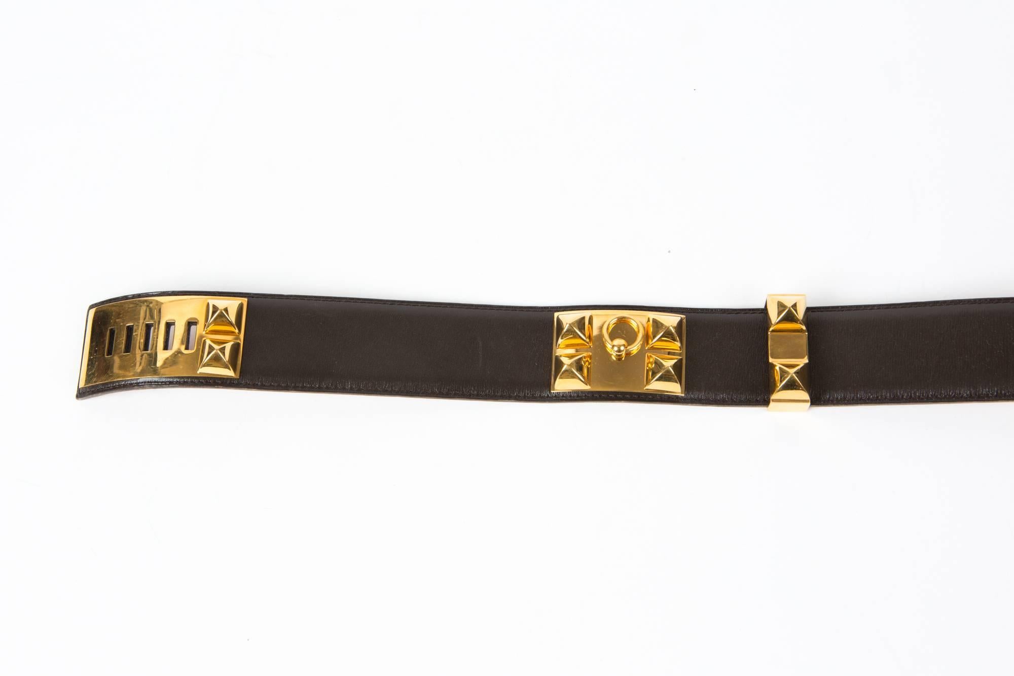 Dark chocolate Hermes Medor « Collier De Chien » box leather belt featuring gold plated hardware details, the interior is in camel leather with Hermes Paris stamp. Z in a round.  In excellent vintage condition. 
 Made in France Size 80
We