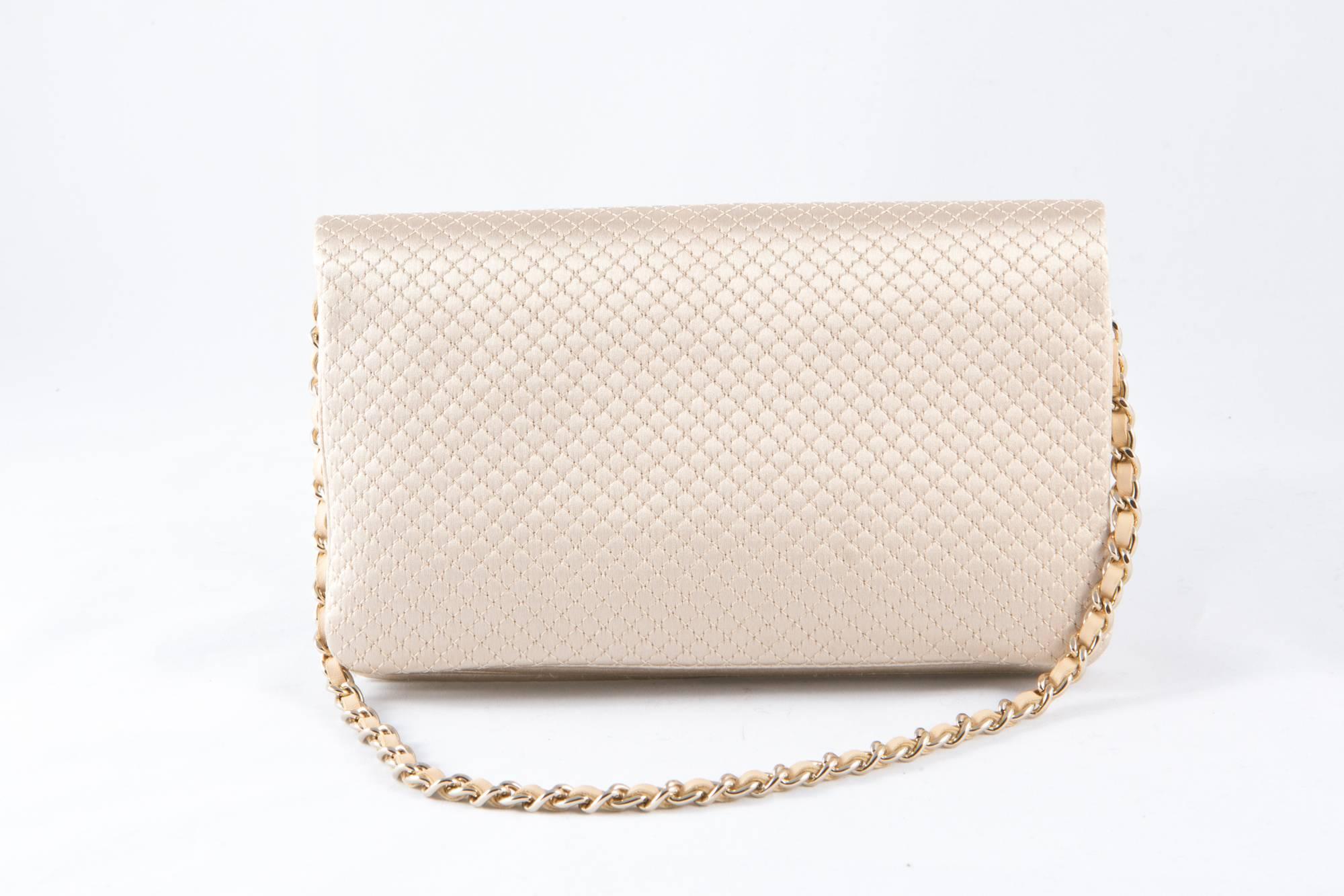 Evening Chanel Satin Quilted Clutch In New Condition In Paris, FR