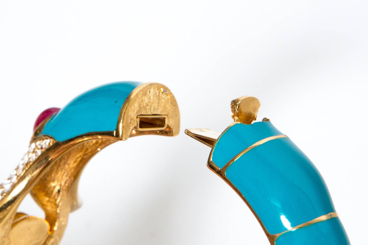 Gold-Tone and Turquoise Ciner Dolphin Bangle In Excellent Condition In Paris, FR