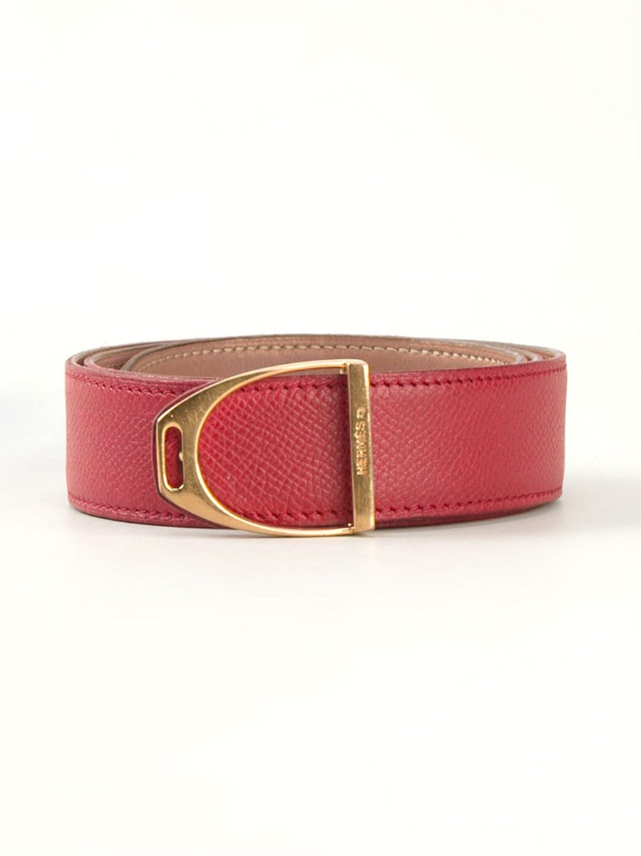 1980s Hermes red leather belt featuring a stirrup gold plated buckle and an inside camel box leather.  
Total belt length 3cm X 84cm leather part length 82cm. Size 72 pitted inside the belt