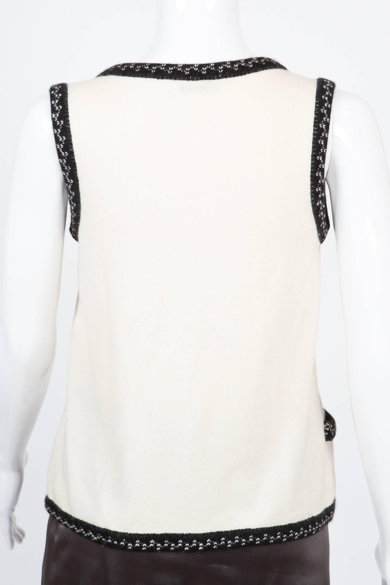 Gorgeous Off White Chanel Cashmere Gilet In Excellent Condition In Paris, FR