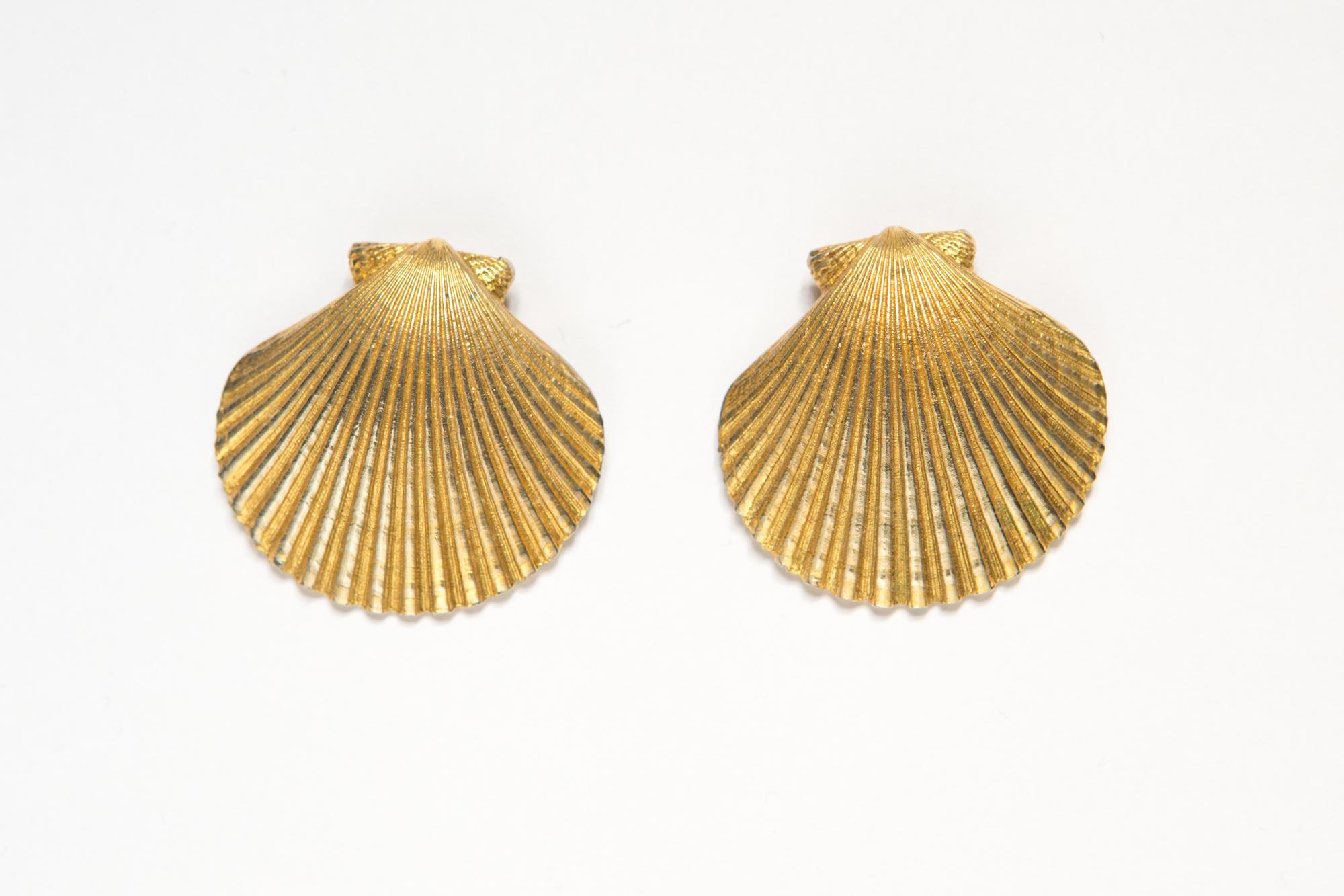 1990s Saint Laurent gold tone seashell earrings  featuring a clip on fastening and YSL pitted at back.
Total length 1,5in. x 1,5in. (4cm x 4cm). 
In good vintage condition. Made in France.