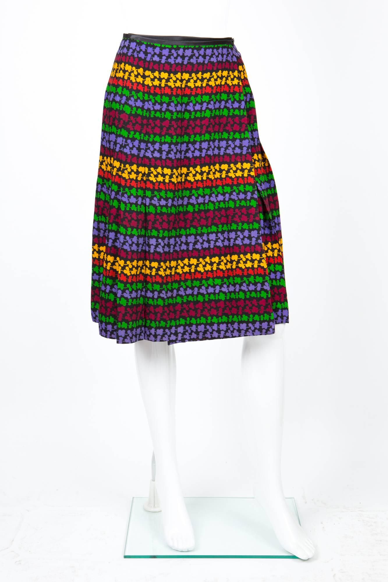 Saint Laurent multicolored wool etamine wrapped skirt featuring a multicolored print on a black ground, a thin black satin waistband.
In excellent vintage condition. Made in France.
We guarantee you will receive this iconic skirt as described and