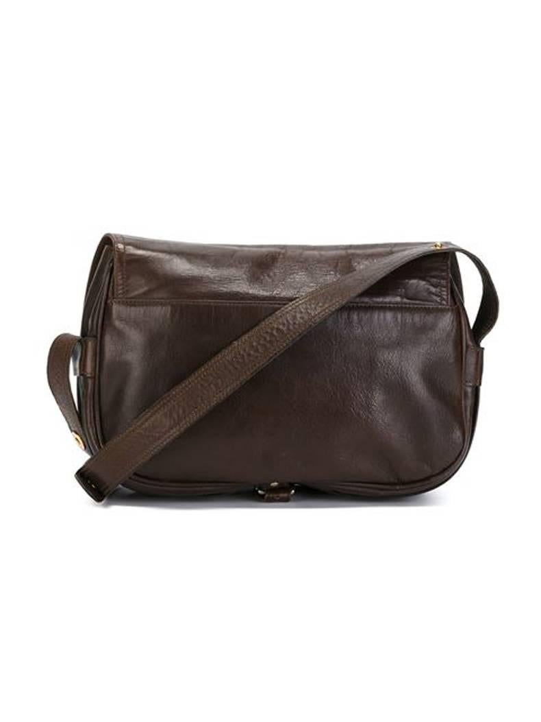 Brown leather embossed logo shoulder bag from Céline  featuring a foldover top, a front embossed logo stamp, an adjustable shoulder strap (45 cm), an internal zipped pocket and a logo printed lining.
 29 cm X  20 cm X  6 cm
In good vintage