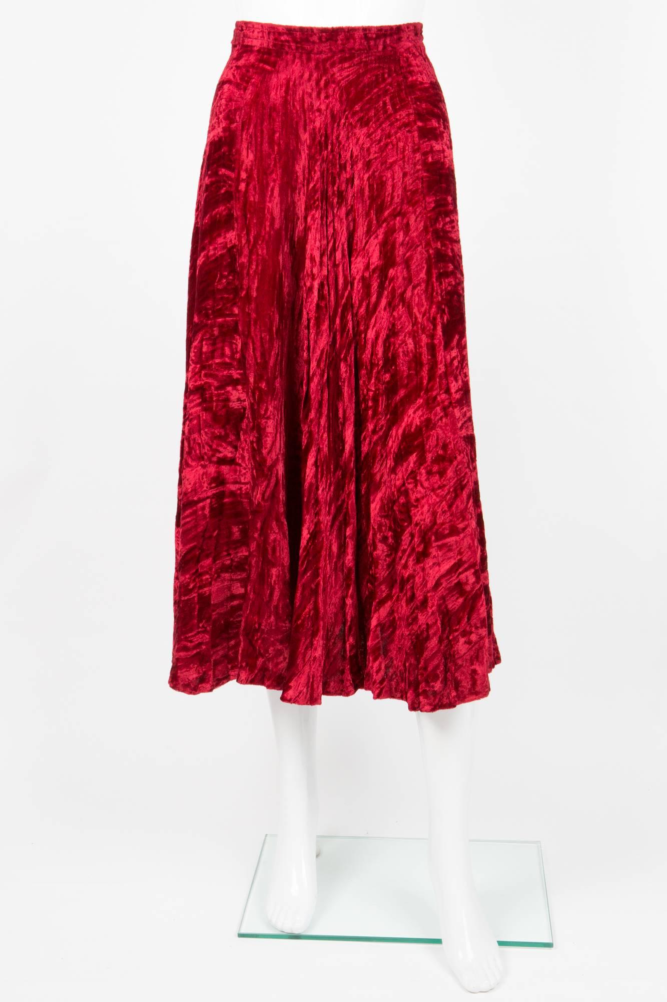 Red silk velveteen long skirt from Yves Saint Laurent Vintage featuring a high waist, a flared style and a long length.
In excellent vintage condition. Made in France.
Waist 23,6 in. ( 60 cm)
Length 31,9 in. ( 82 cm)
Estimated size:34fr (or a