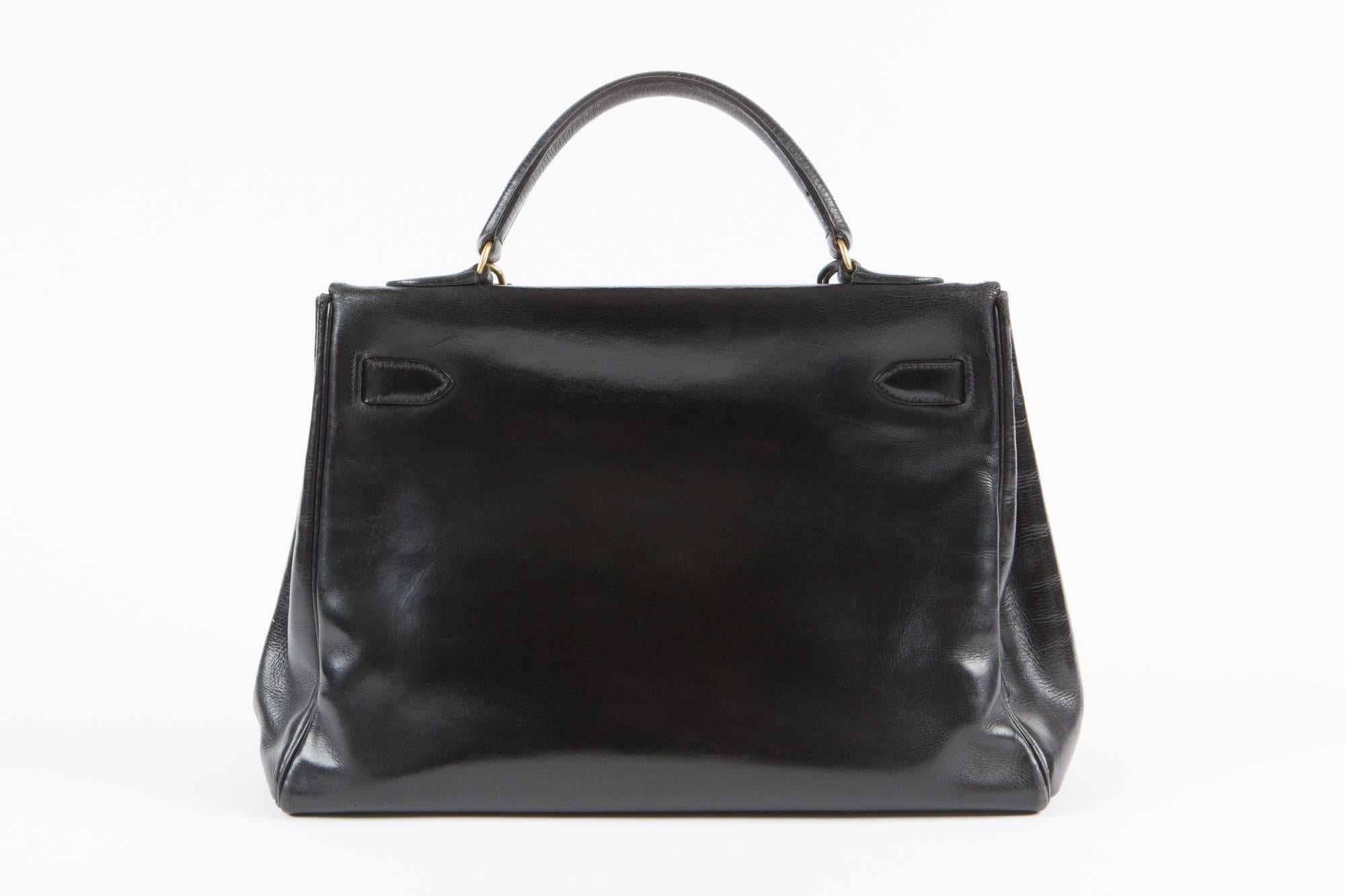 Gorgeous Hermes Black Boxcalf 32cm Kelly Bag In Good Condition In Paris, FR