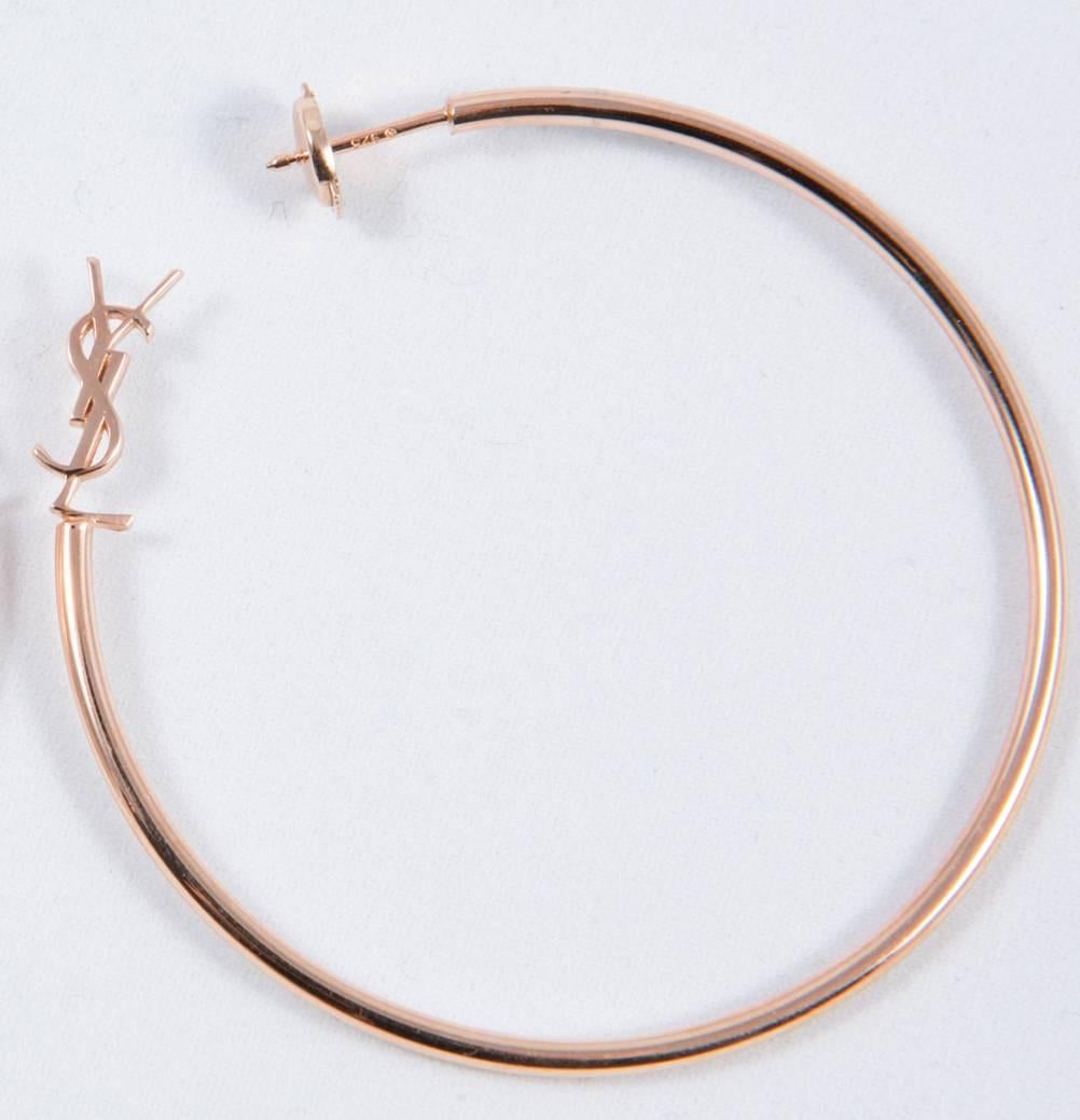 Gorgeous large Saint Laurent vermeil (9,55g) hoops featuring a copper color, the iconic Cassandre YSL logo.
In excellent vintage condition. Made in France.
Diameter:1,9 in. (5cm)
We guarantee you will receive this gorgeous item as described and