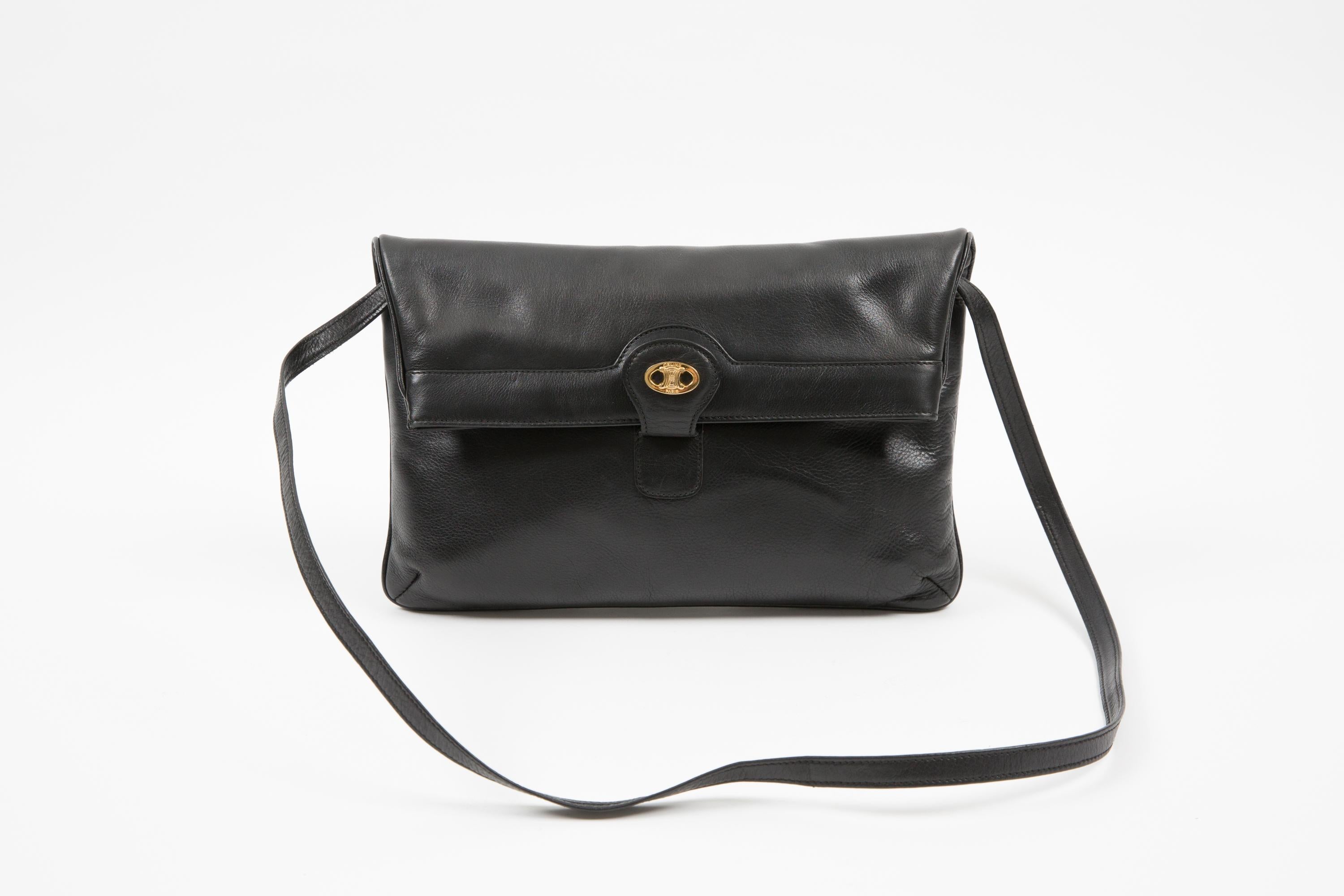 1970s Celine Black Leather Triomphe Shoulder Bag en vente 4