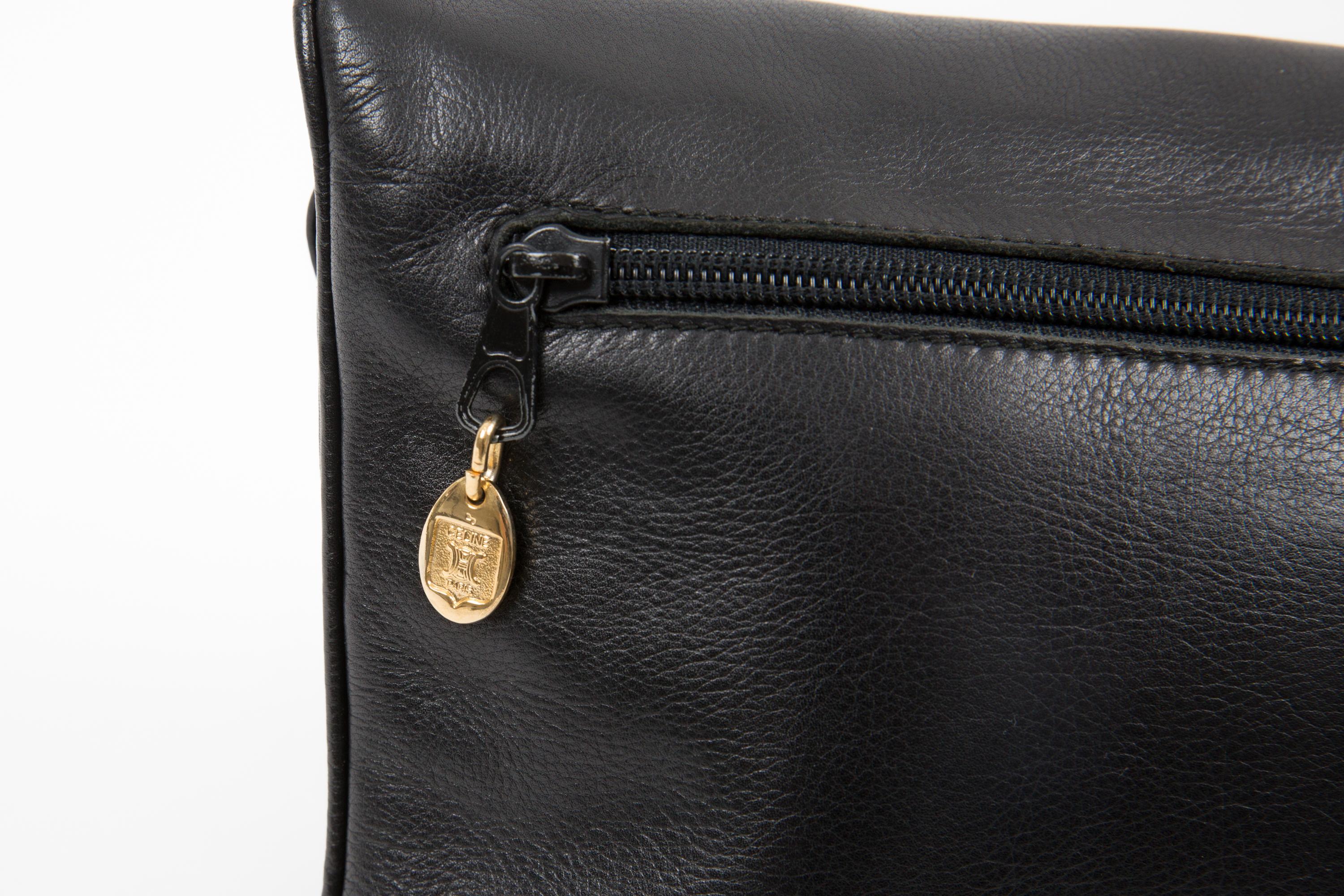 1970s Celine Black Leather Triomphe Shoulder Bag Bon état - En vente à Paris, FR