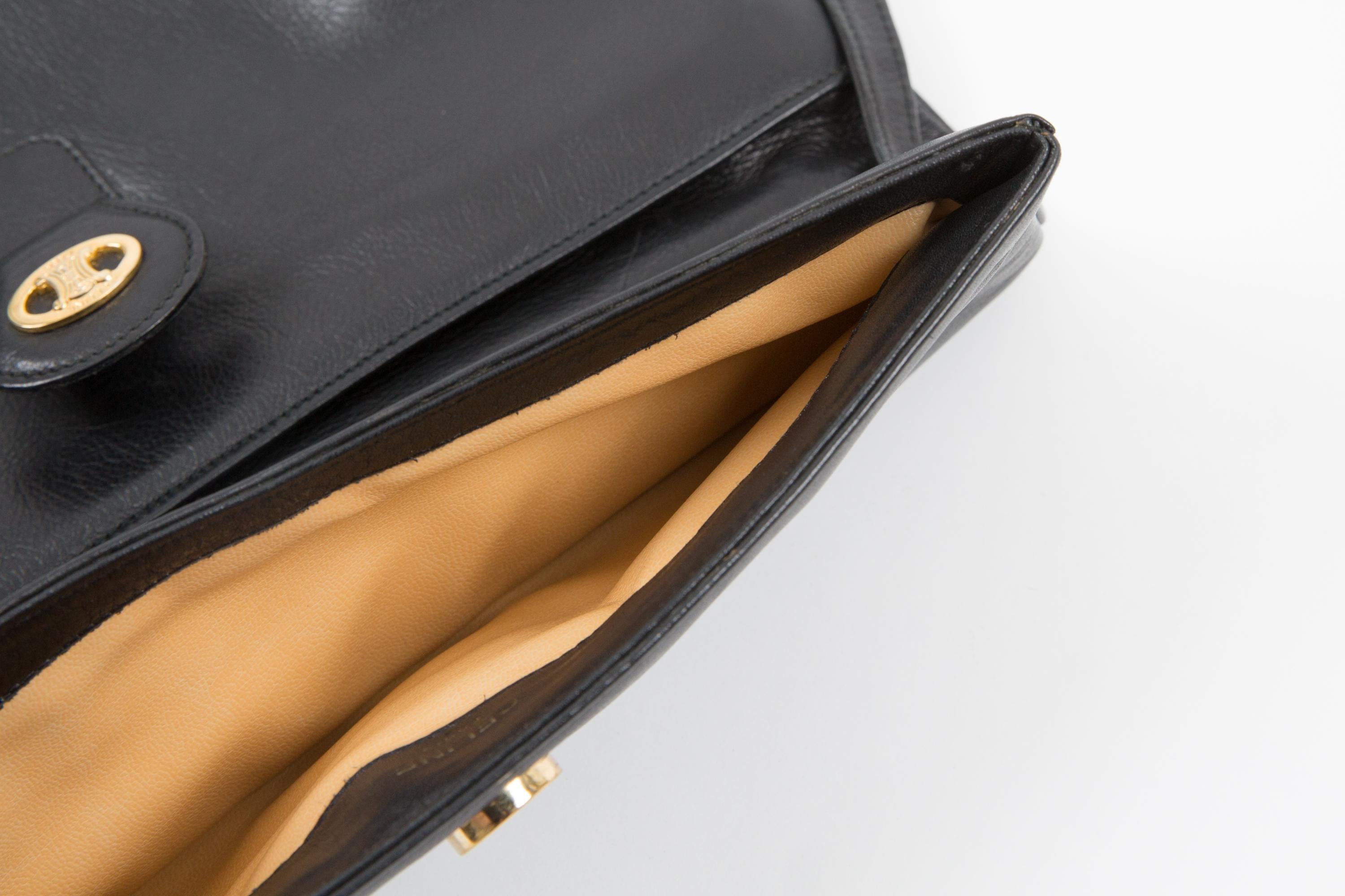 1970s Celine Black Leather Triomphe Shoulder Bag en vente 3