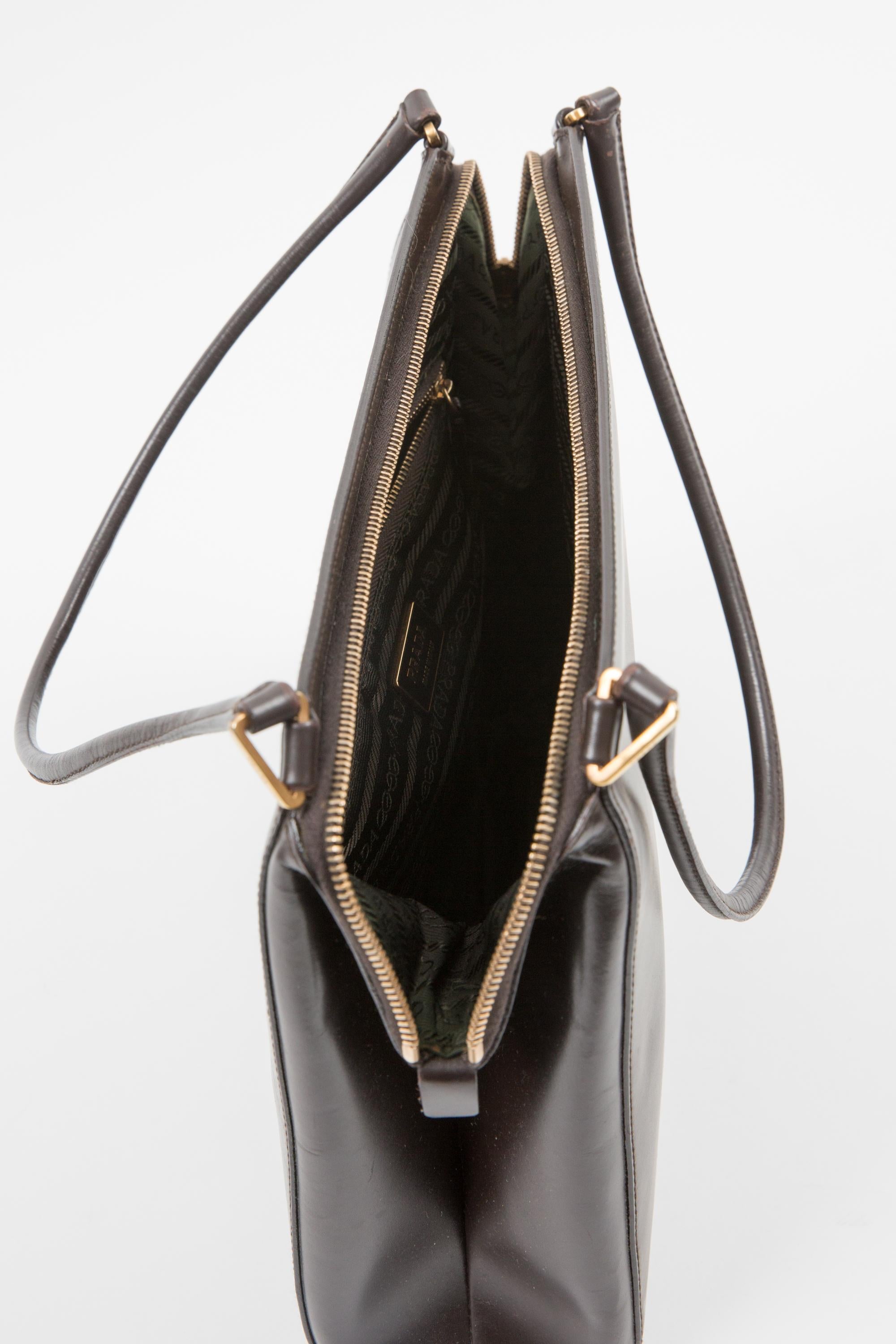 Sac à main en cuir marron de Prada en vente 3
