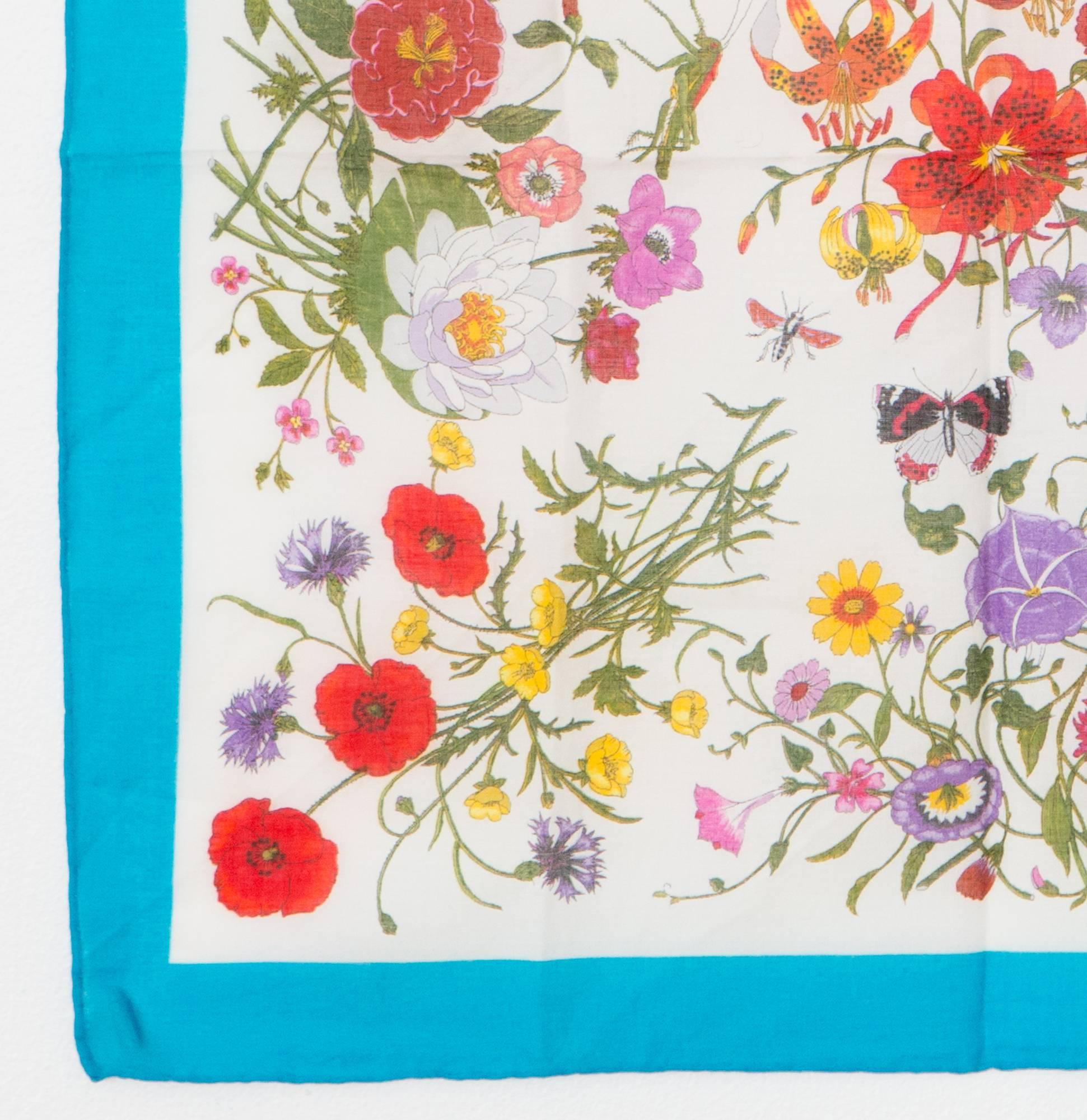 Gucci Flora Printed Cotton Scarf Turquoise Border In Excellent Condition In Paris, FR