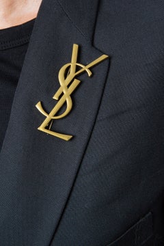 Yves Saint Laurent – Goldfarbene „YSL“-Cassandre-Brosche in großer Ausführung