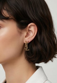 Pendientes «Cassandre Tarnish Tone» de Yves Saint Laurent (YSL)