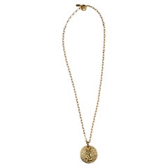 Collar Cassandre de Yves Saint Laurent (YSL) en tono dorado