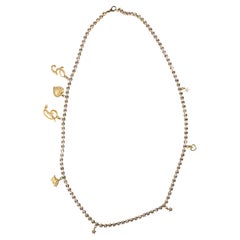 Cinturón de cadena con dijes dorados de Dolce & Gabbana
