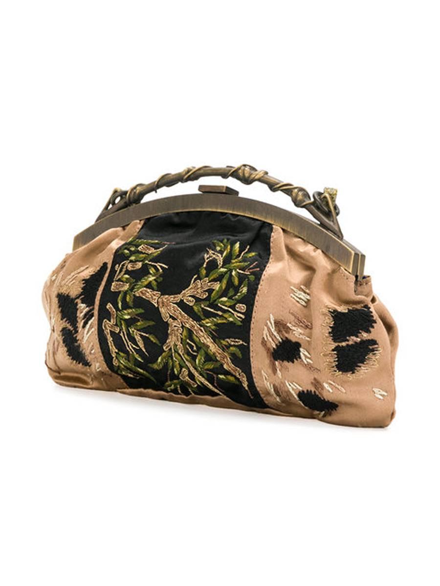 Valentino multicolored silk embroidered handbag featuring an embroidered design and a main internal compartment.
Length:9.05in. (23cm)
Height 4,3in. (11cm)
Width: 1,9 in. (5cm)
Total Handle 11,8 in. (30cm) 
In excellent vintage condition. Made in