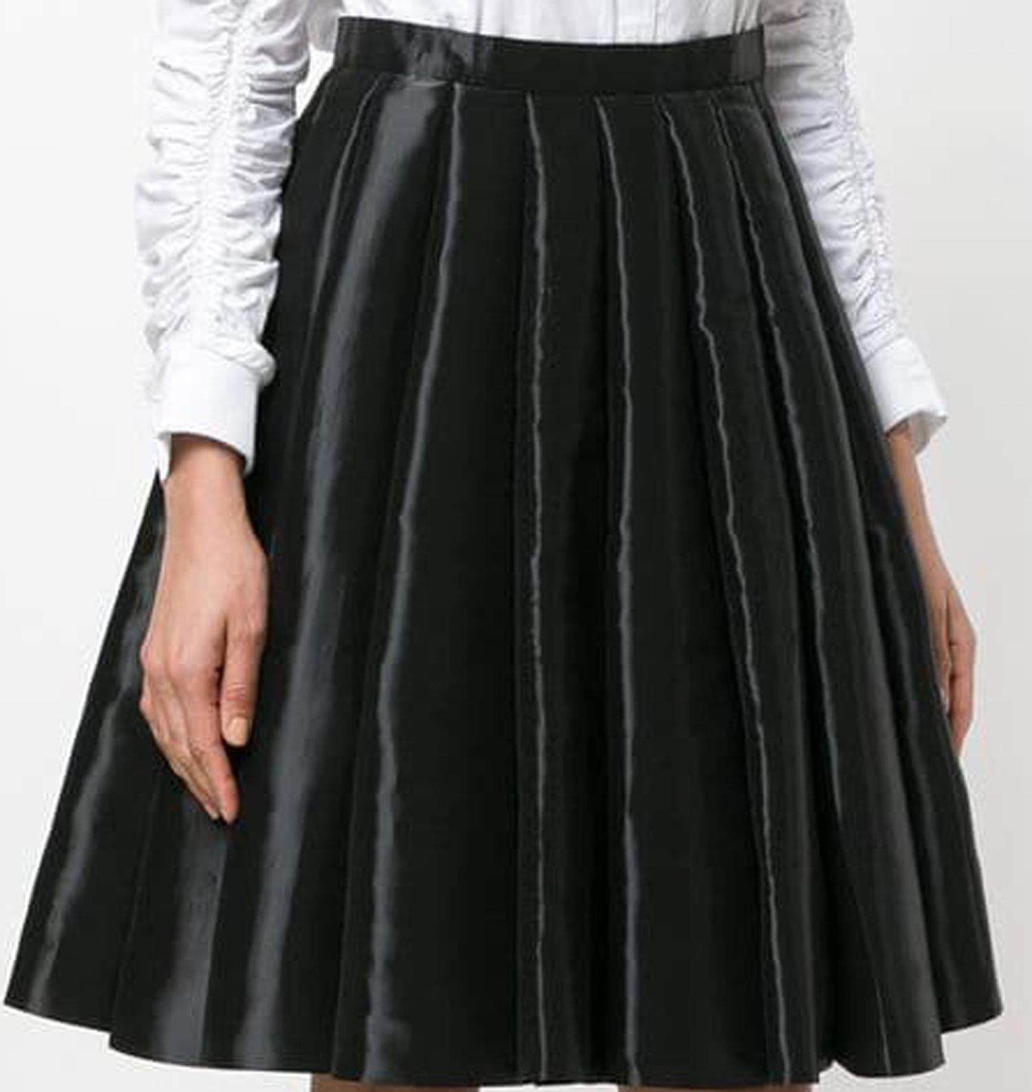 Junya Watanabe Comme des Garcons black draped flared skirt featuring a high rise, a waistband, a short length, a straight hem, a draped design and a side invisible zip fastening. See Catwalk Photo.
In excellent vintage condition. Made in