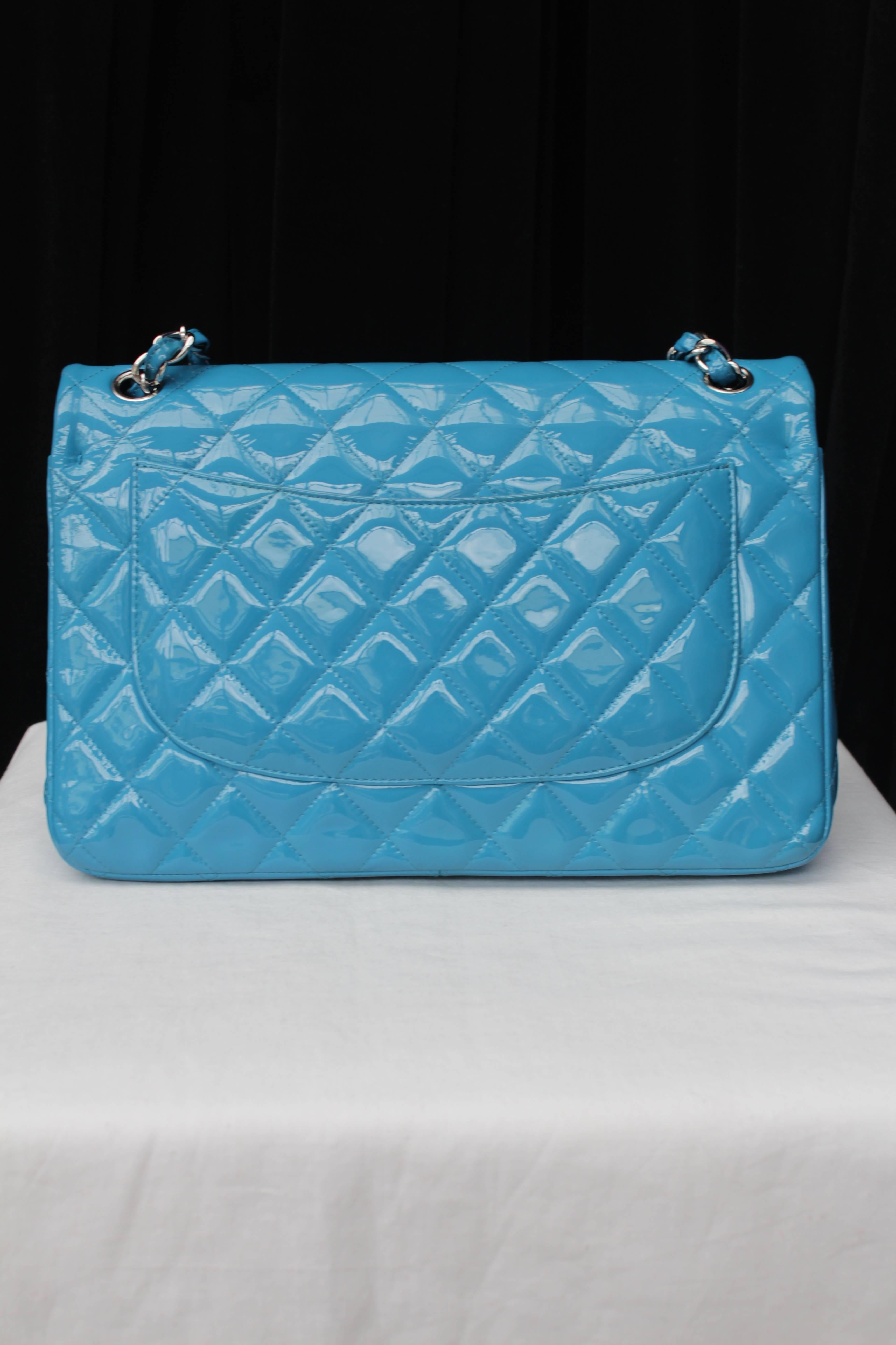 2000s Chanel Jumbo Timeless Bag in Patent Turquoise Leather and Silver Hardware In Excellent Condition In Paris, FR