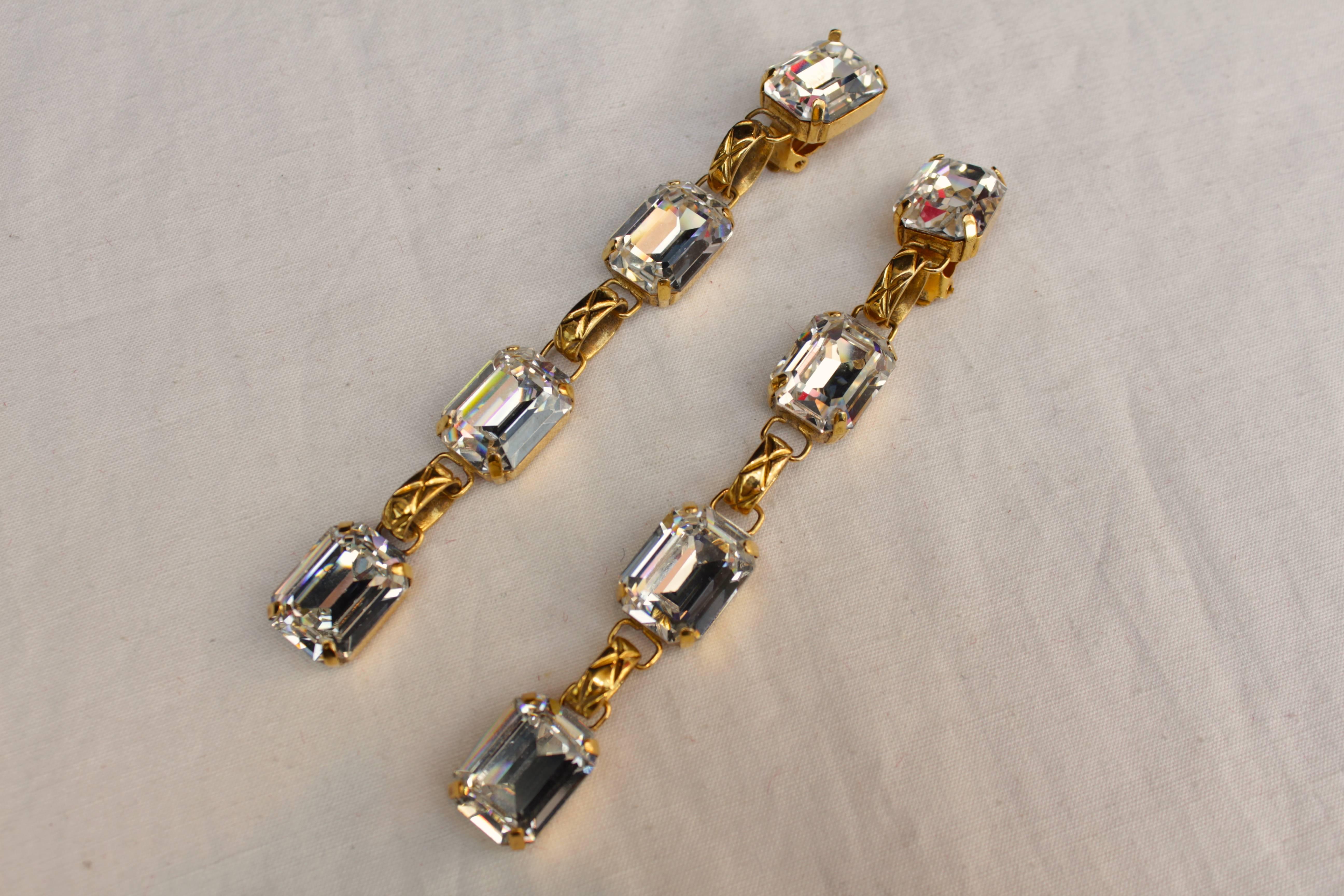 Early 1990s Chanel Pendant Clip on Earrings in Gilt and Crystals In Excellent Condition In Paris, FR