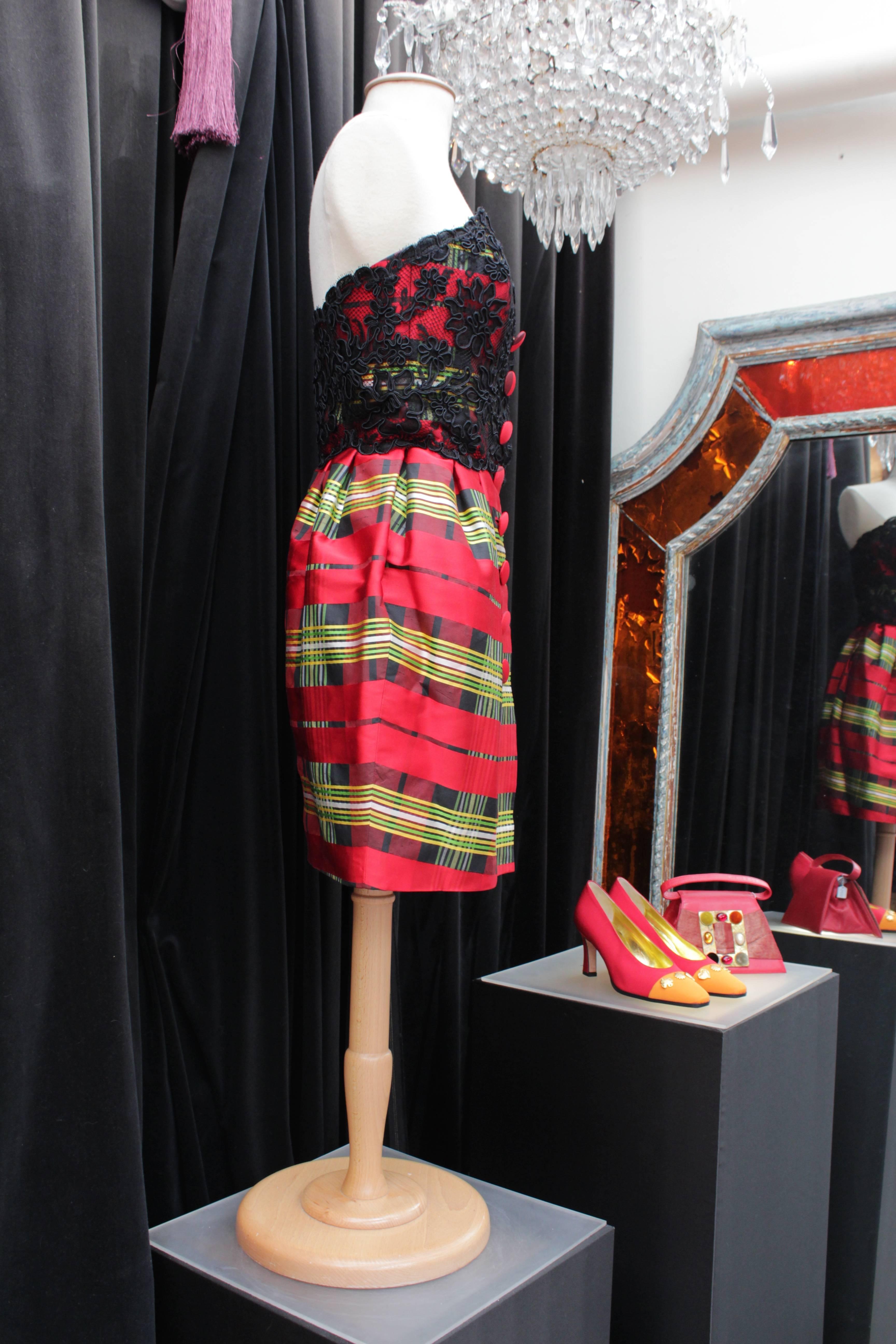 1993 Christian Lacroix Red Madras and Black Lace Mini Dress In Excellent Condition In Paris, FR