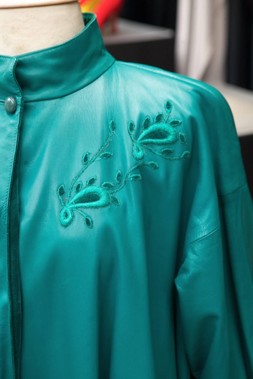 1980s Gianni Versace Green Leather Coat Damen im Angebot