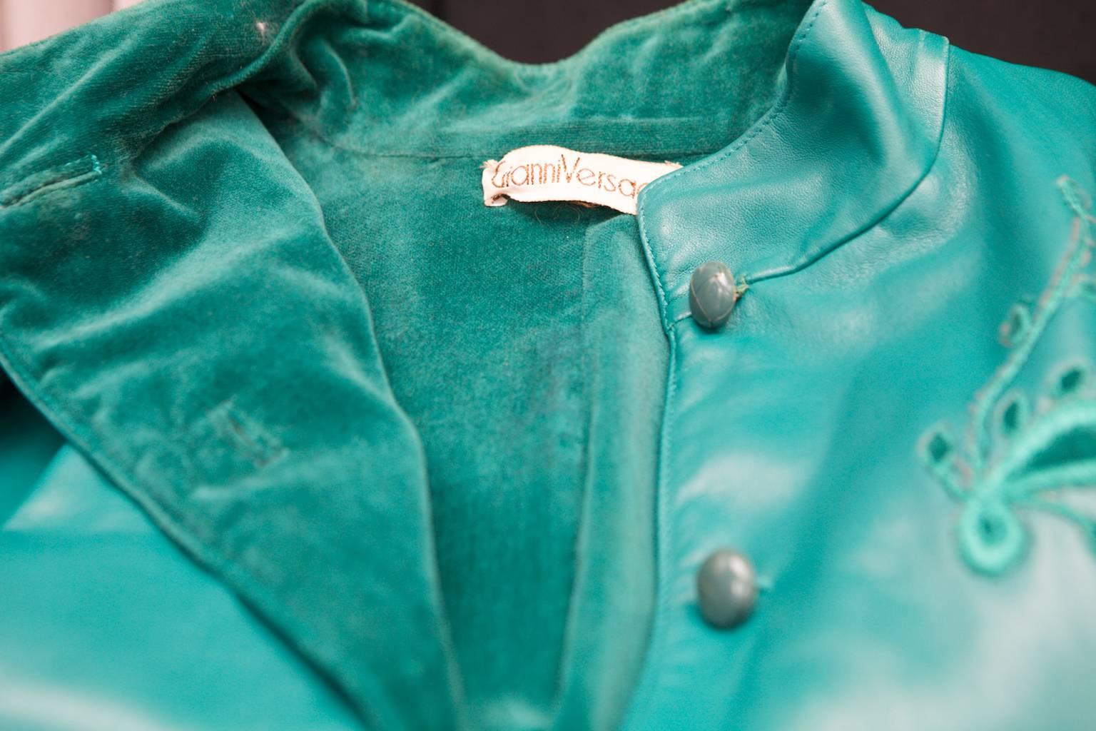 1980s Gianni Versace Green Leather Coat For Sale 3