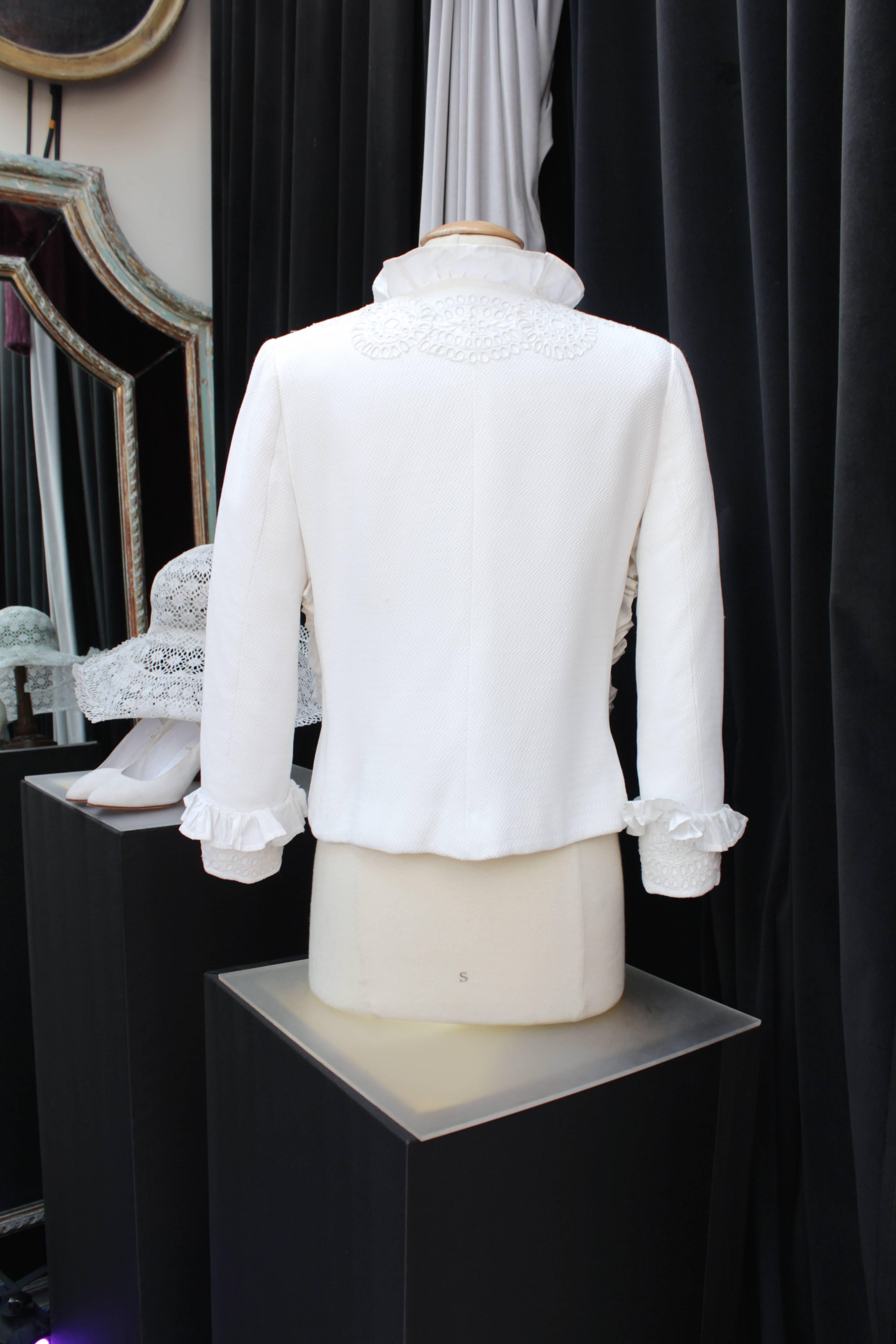 1990s Maxime Jouberthon White Lace and Cotton Jacket In Excellent Condition For Sale In Paris, FR