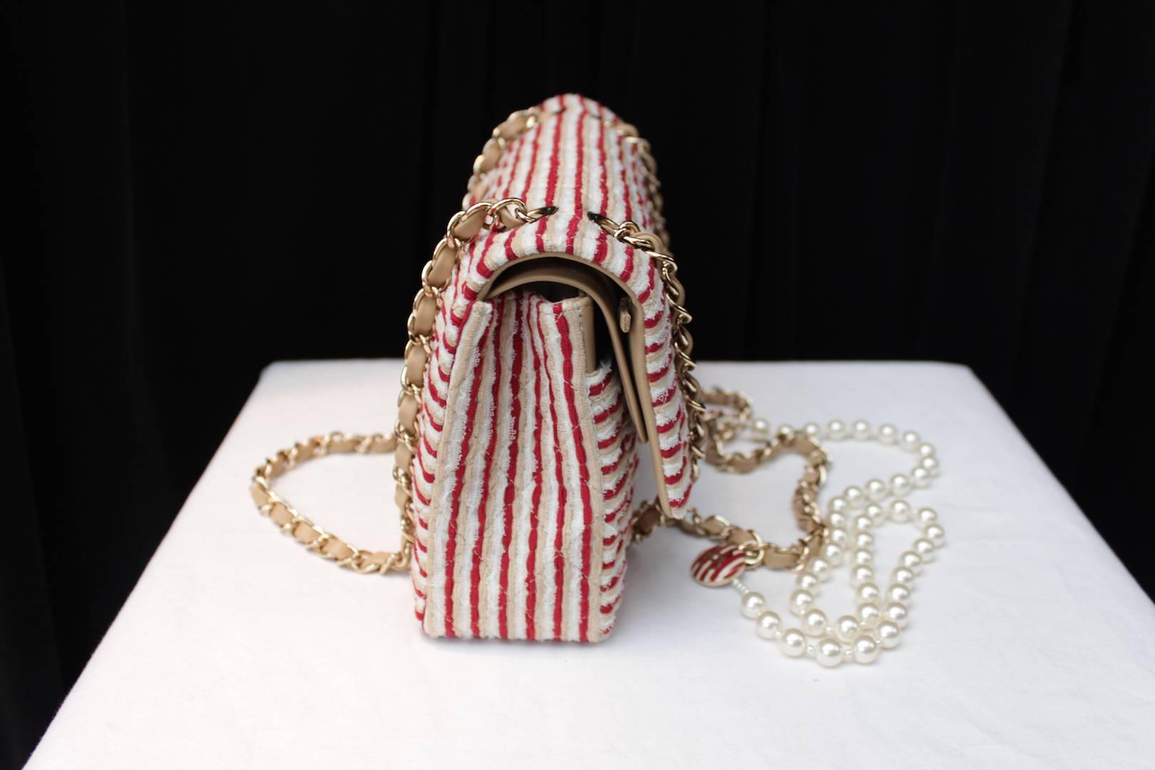 2014 Chanel Timeless White and Red stripes handbag with Faux Pearls Handle For Sale 1