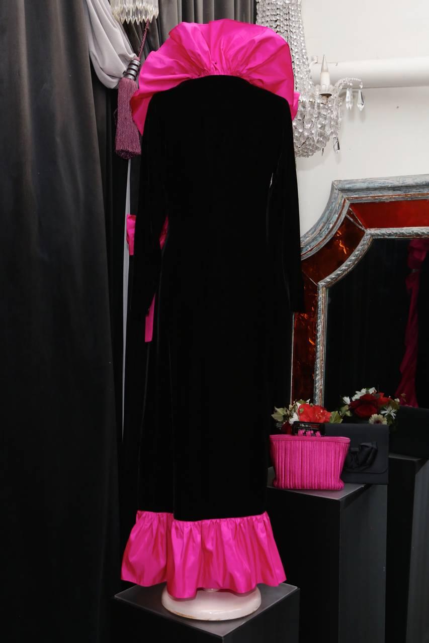 1980s Yves Saint Laurent Wrapping Dress in Black Velvet and Pink Ruffles In Excellent Condition In Paris, FR