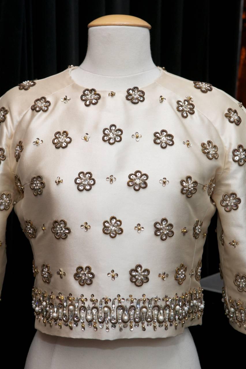 1950s Madeleine de Rauch Blouse in Ecru Silk Crepe and Embroideries In Excellent Condition In Paris, FR