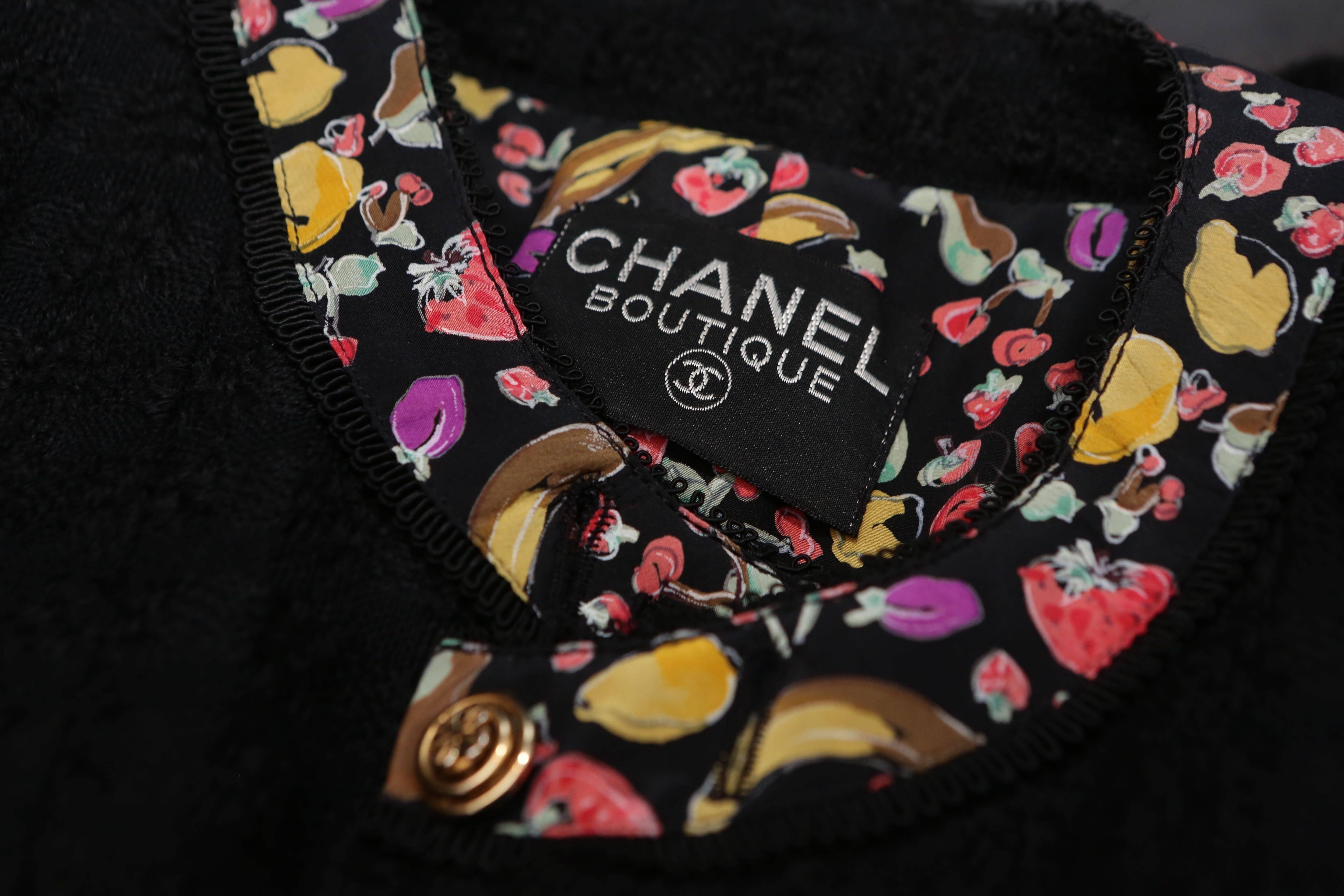 1990s Chanel Black Tweed and Fruit Pattern Silk Jacket For Sale 3
