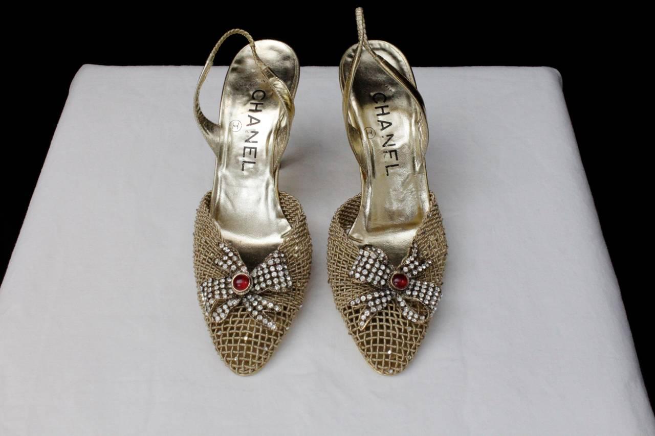 1990s Chanel Gold Tone Jewelry Slingback Shoes  In New Condition In Paris, FR