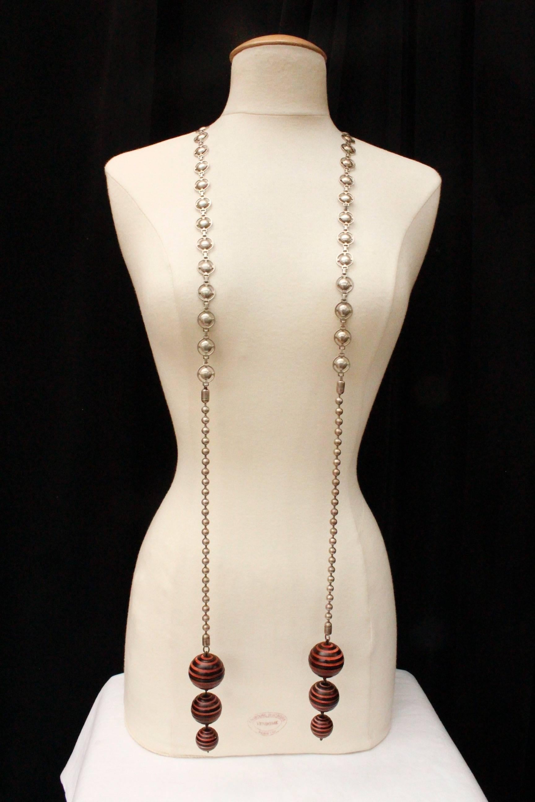 1990s, Jean-Paul Gaultier long tie-necklace with black and orange spheres In Excellent Condition For Sale In Paris, FR