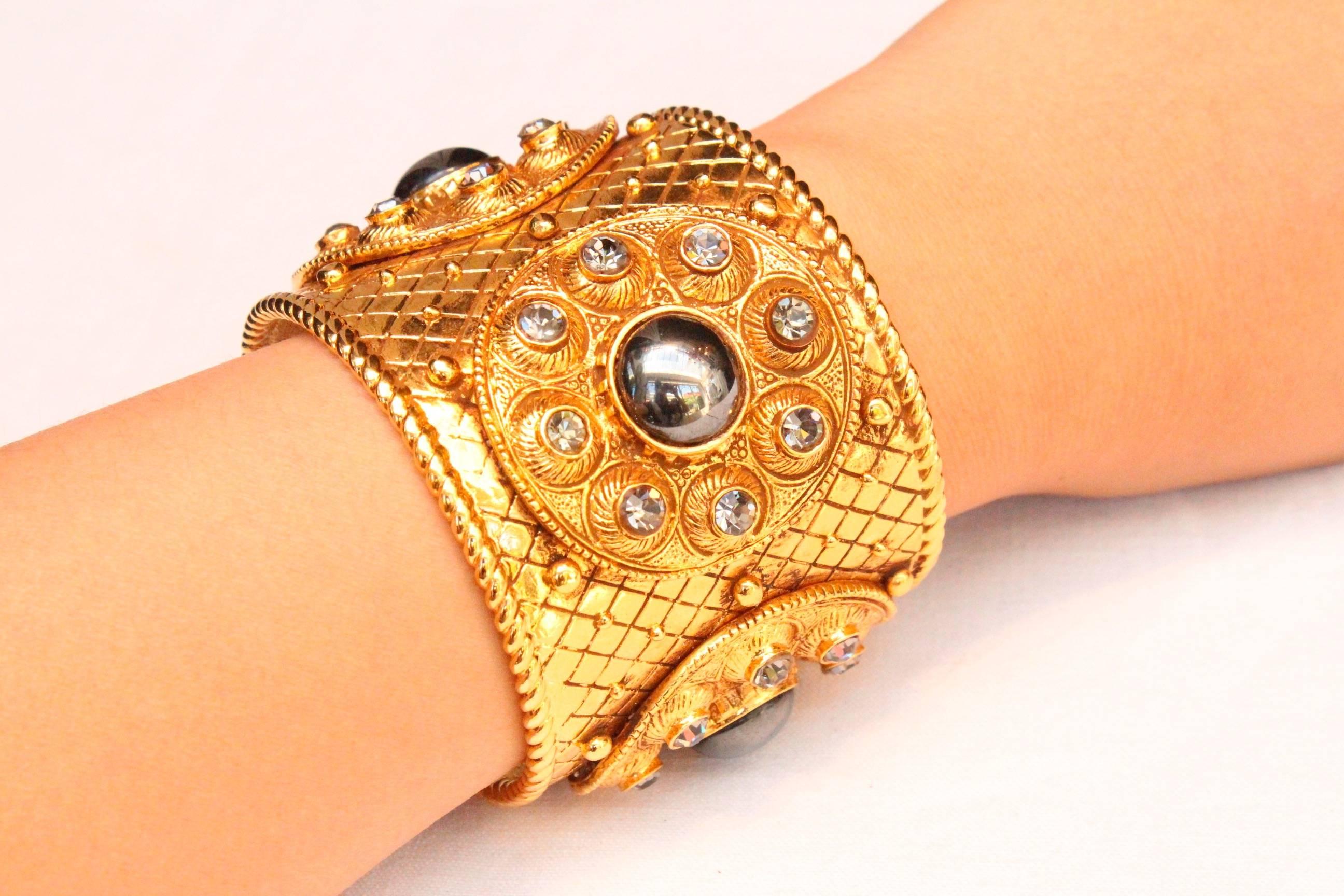 1990s Christian Dior gilded metal cuff bracelet with rhinestones and cabochons For Sale 3
