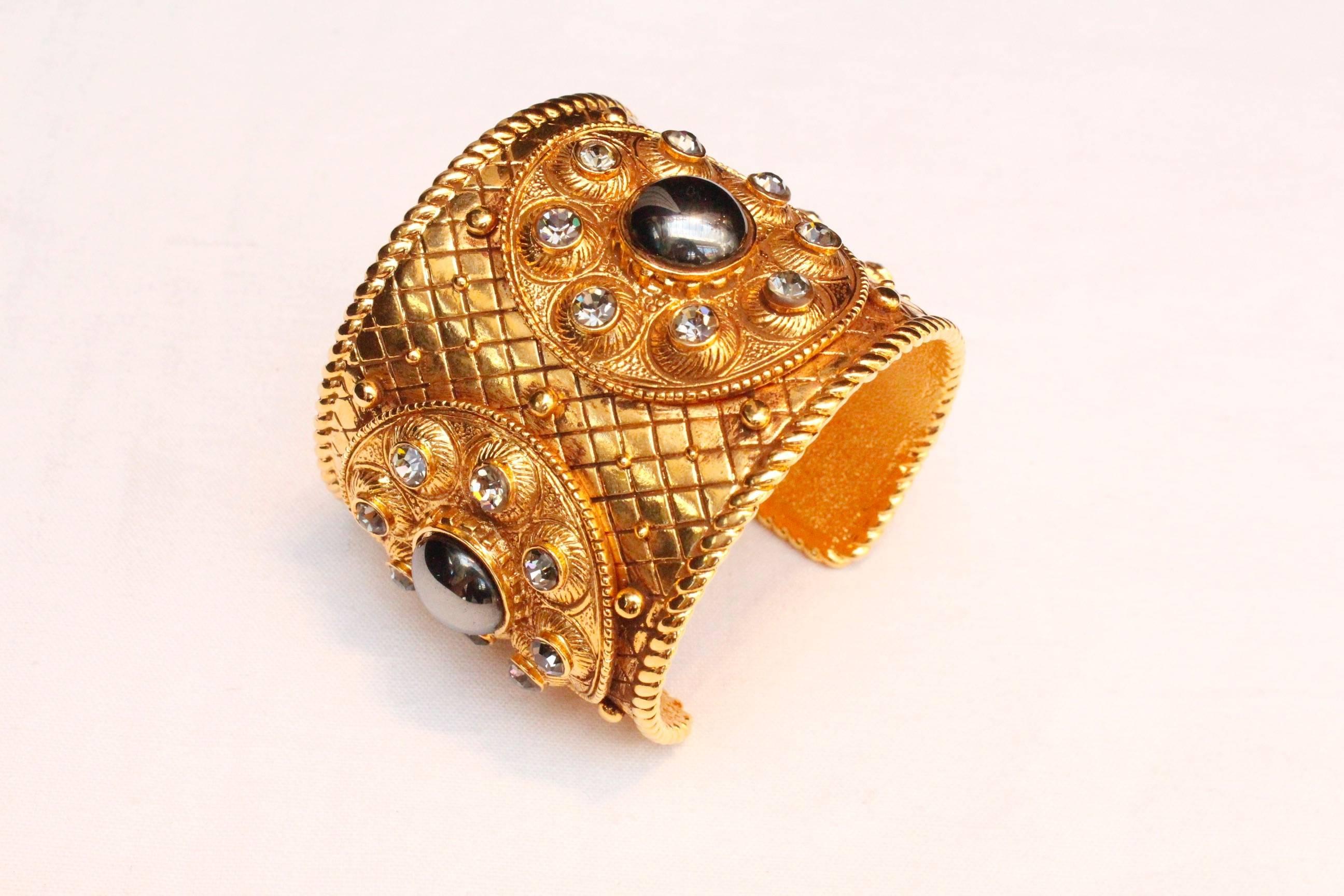 1990s Christian Dior gilded metal cuff bracelet with rhinestones and cabochons For Sale 2