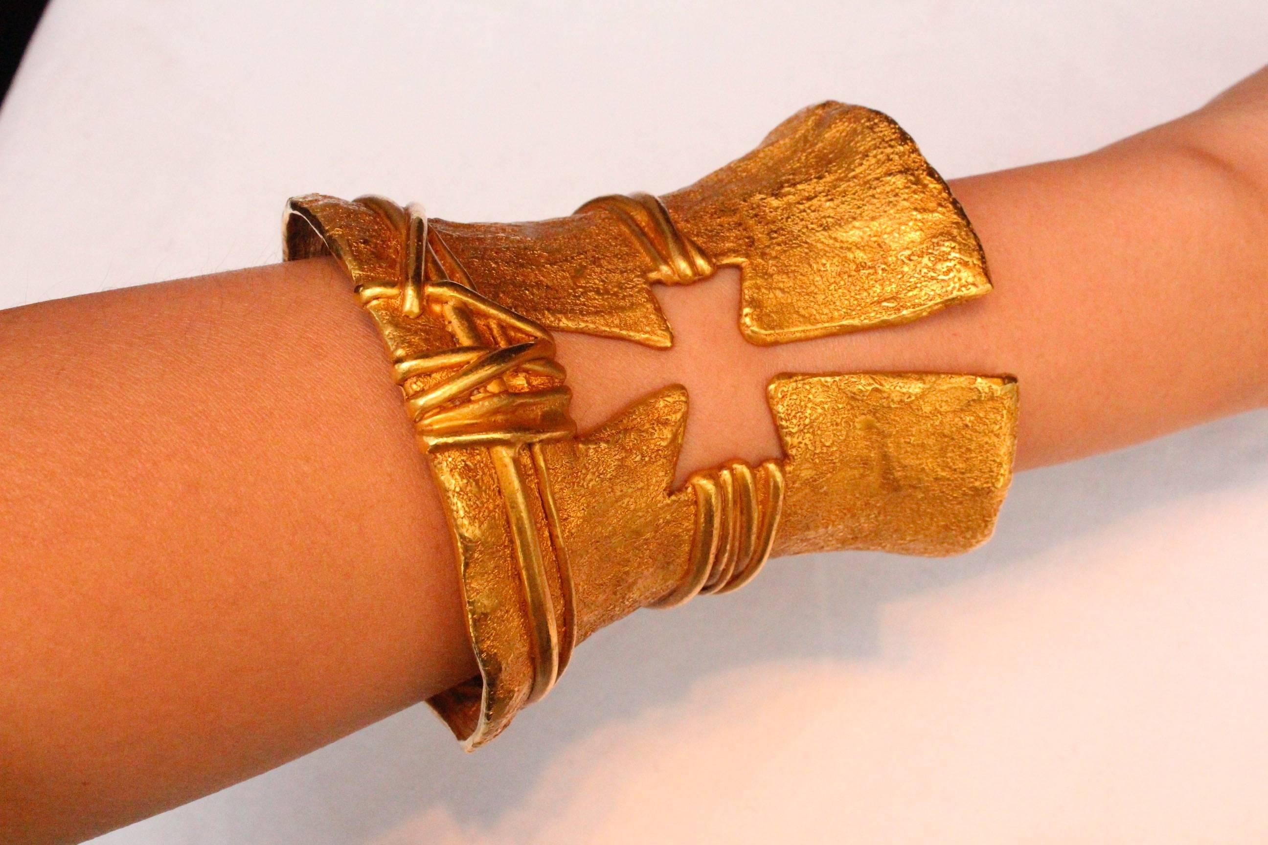 1990s Christian Lacroix wide gilded metal cuff bracelet For Sale 3