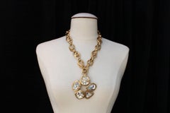 1990s Yves Saint Laurent long necklace with gilded metal and rhinestones flower